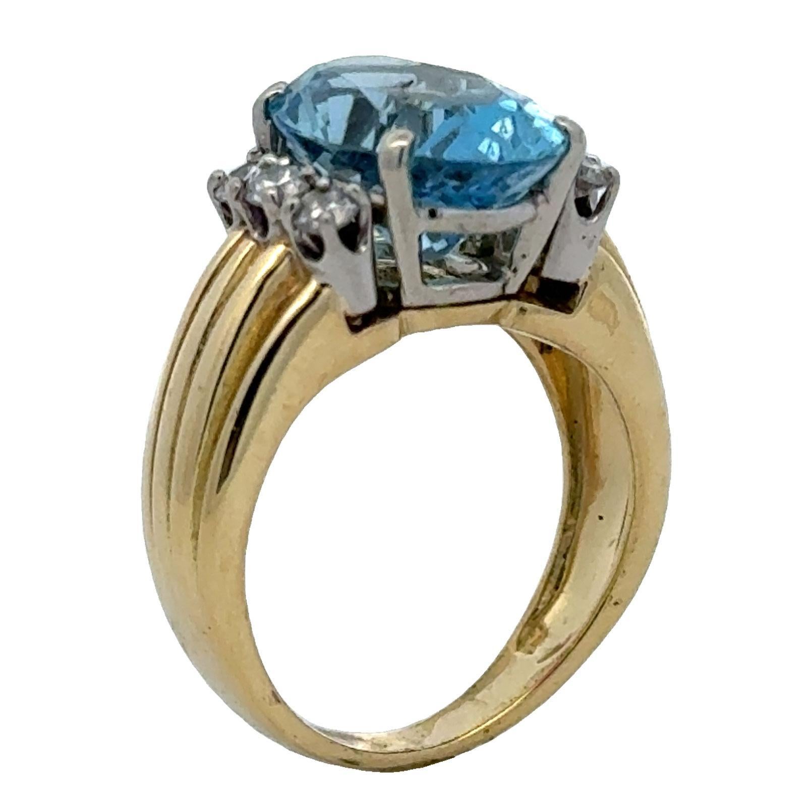 5-CT Oval Aquamarine Diamond 18 Karat Yellow Gold Vintage Cocktail Ring In Excellent Condition In Boca Raton, FL