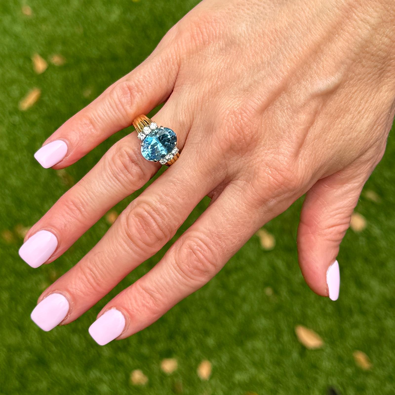Women's 5-CT Oval Aquamarine Diamond 18 Karat Yellow Gold Vintage Cocktail Ring