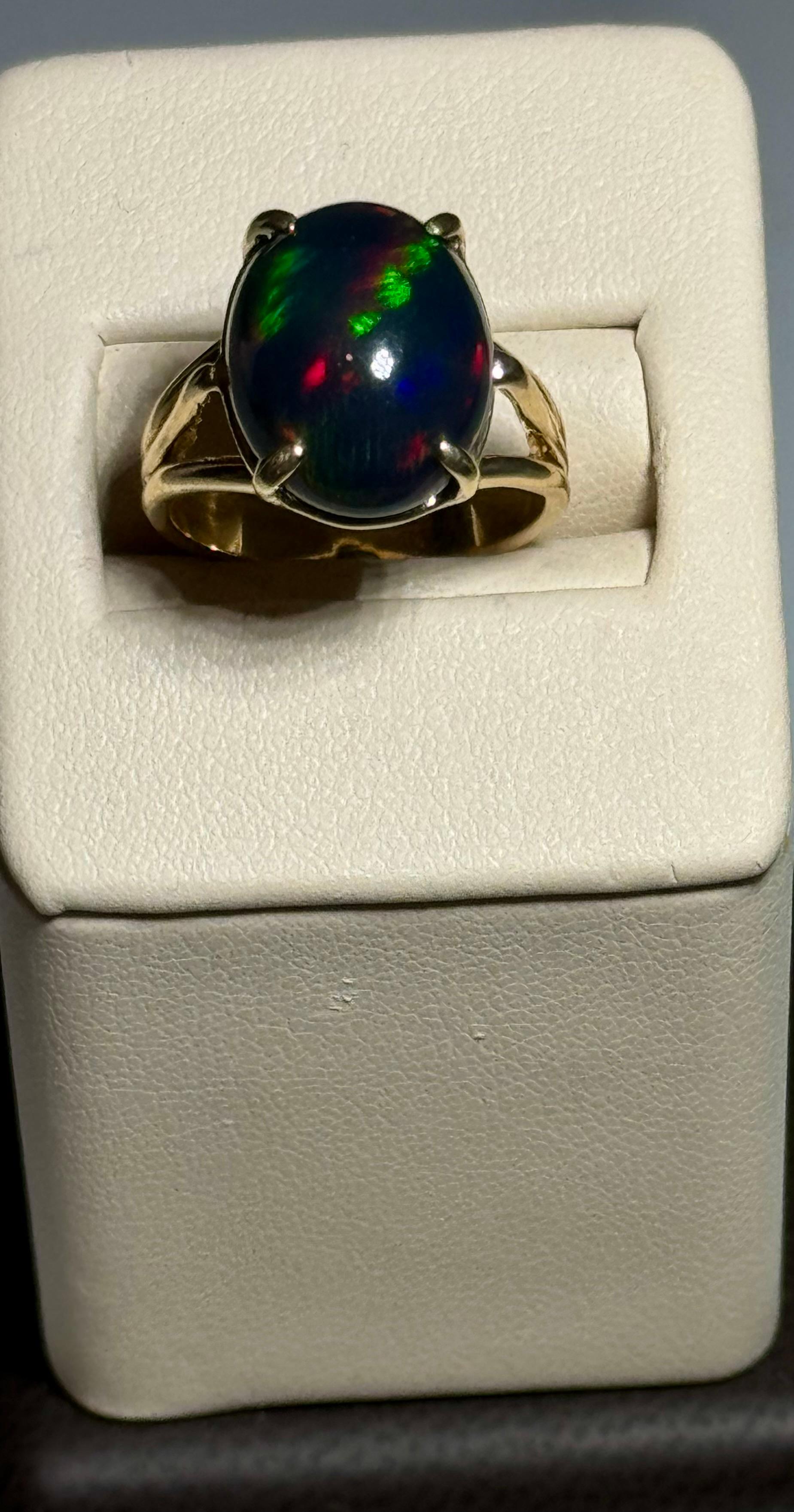 5 Ct Oval Shape Black Australian Opal Cocktail Ring 14 Kt Yellow Gold , Unisex In Excellent Condition In New York, NY