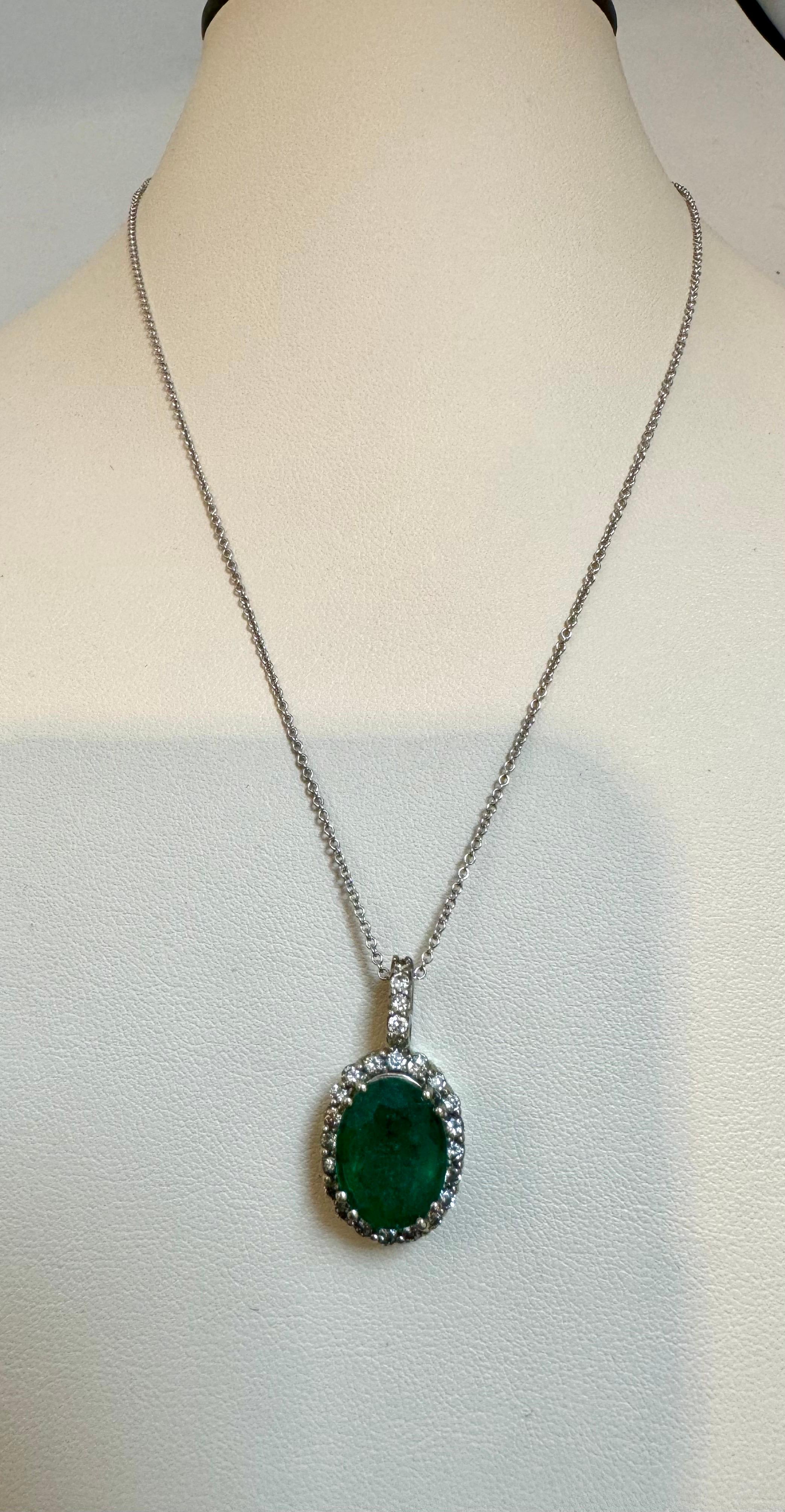 Ciondolo con smeraldo ovale da 5 carati e diamante da 1 carato  Oro bianco 14 Kt con catena in vendita 6