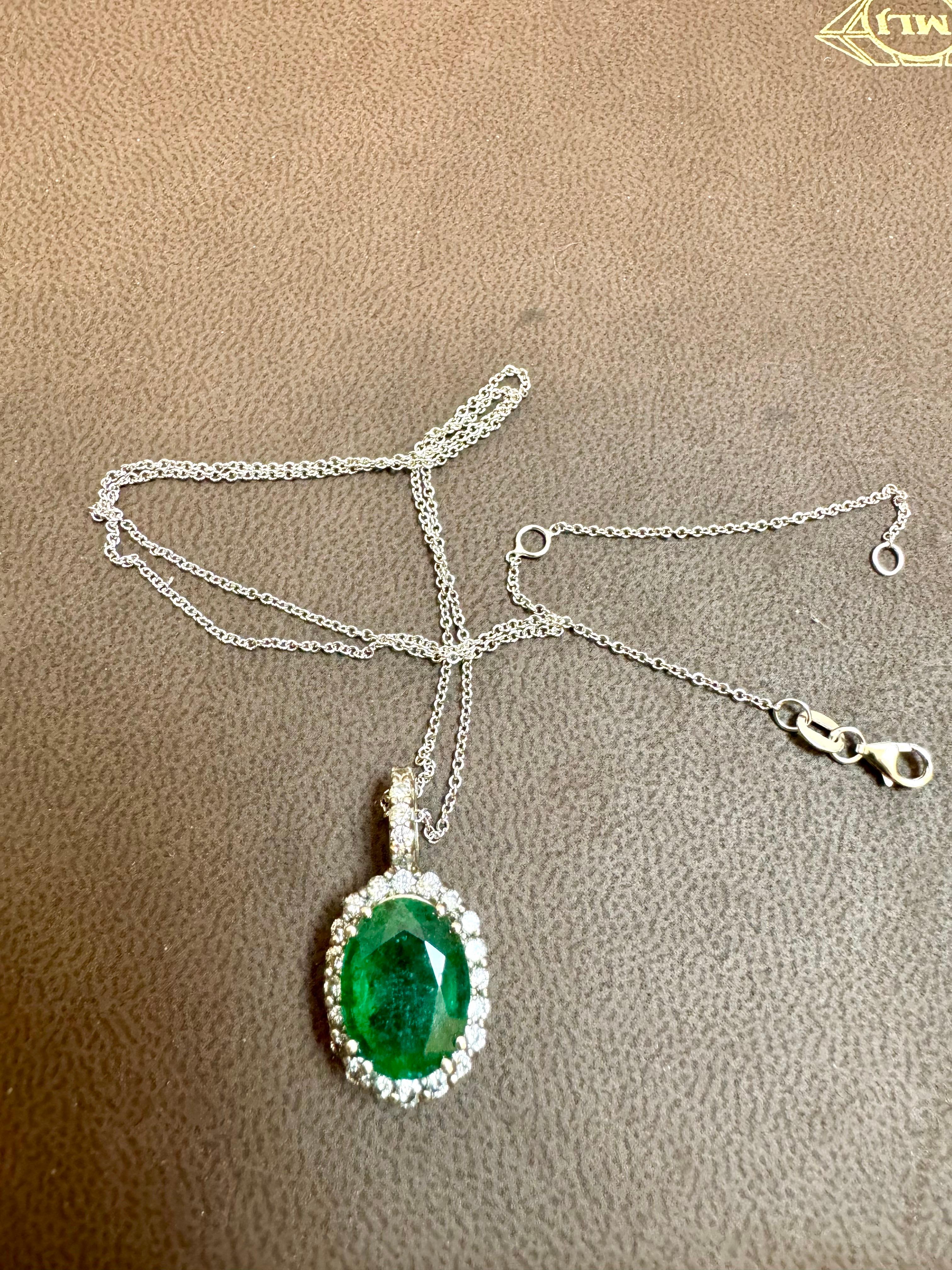 Ciondolo con smeraldo ovale da 5 carati e diamante da 1 carato  Oro bianco 14 Kt con catena In condizioni ottime in vendita a New York, NY