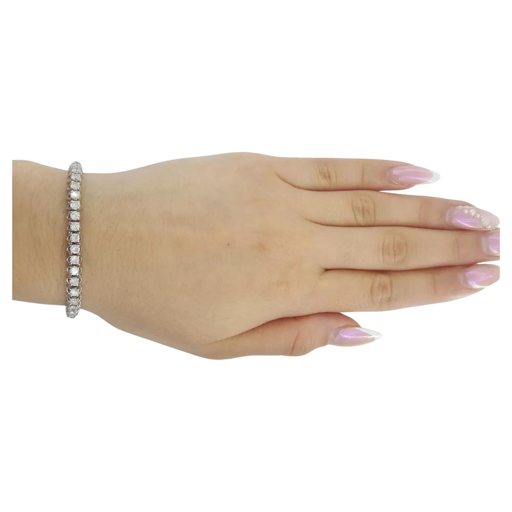 Modern 5 ct total weight Round Brilliant Cut Diamond Straight Line Tennis Bracelet For Sale