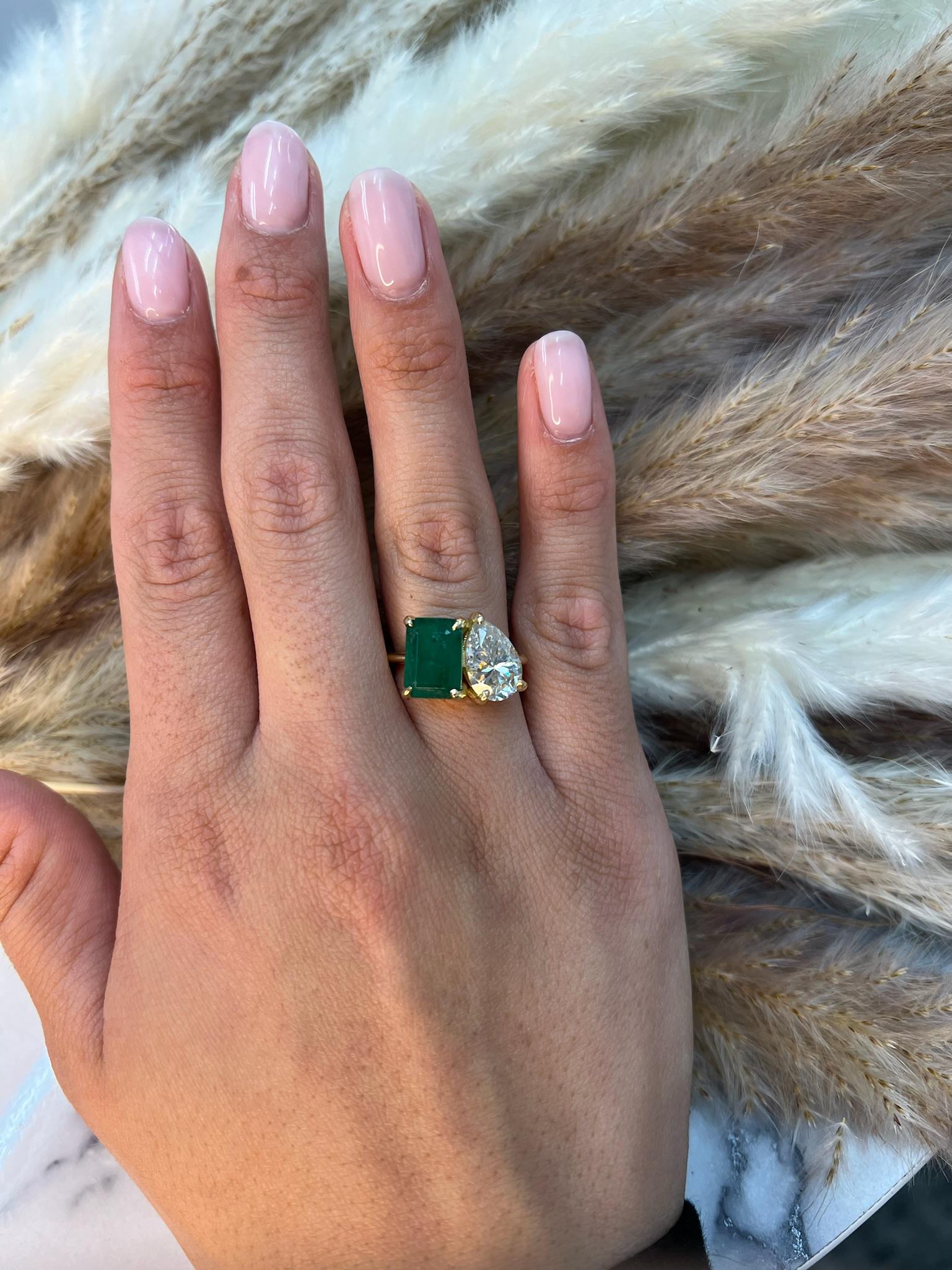 5 C.T.W Green Emerald & Pear Cut Diamond Engagement Ring in 14K Yellow Gold In New Condition For Sale In Miami, FL