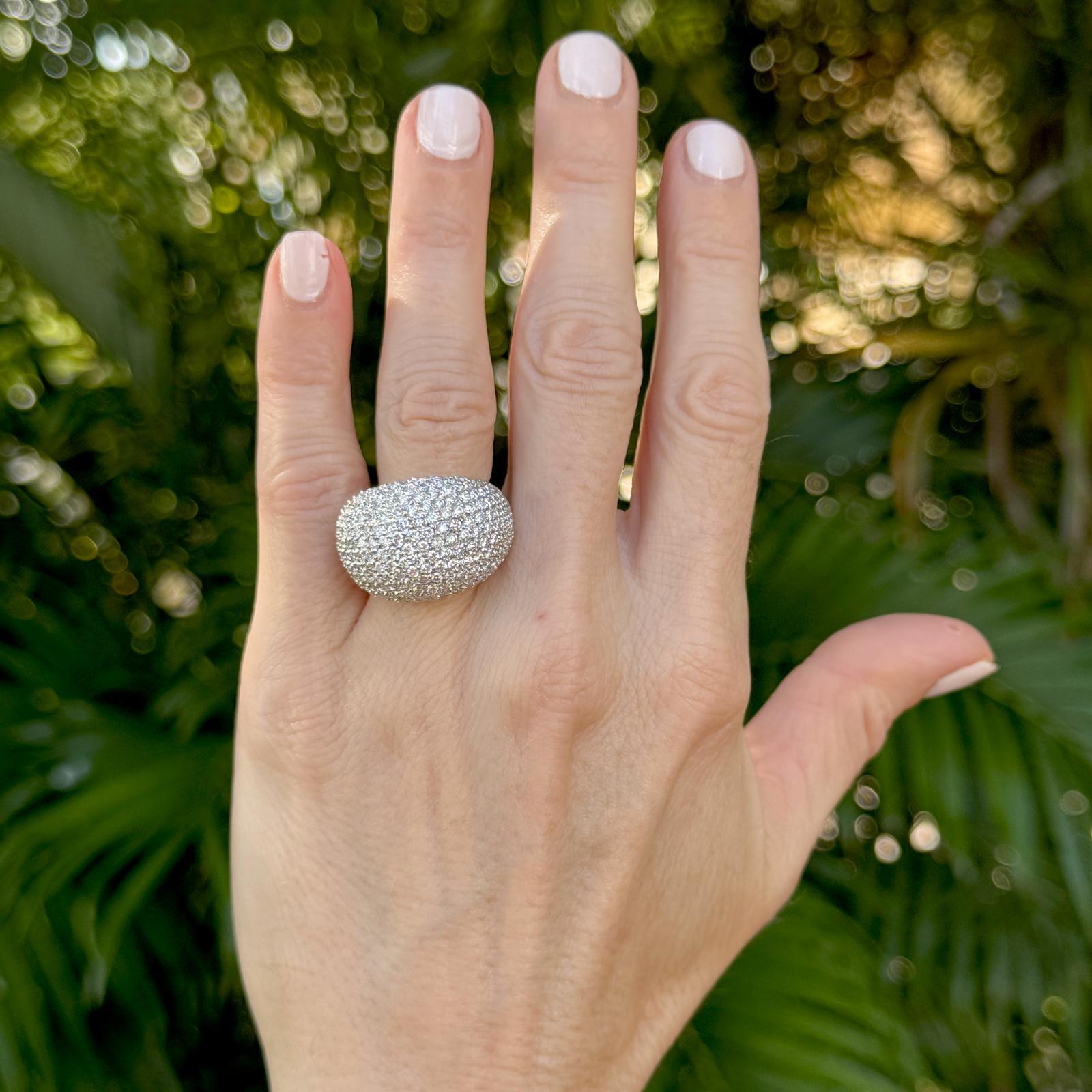 5 CTW Pavé Diamant 14 Karat Weißgold Bombé Dome Ring. im Zustand „Hervorragend“ im Angebot in Boca Raton, FL