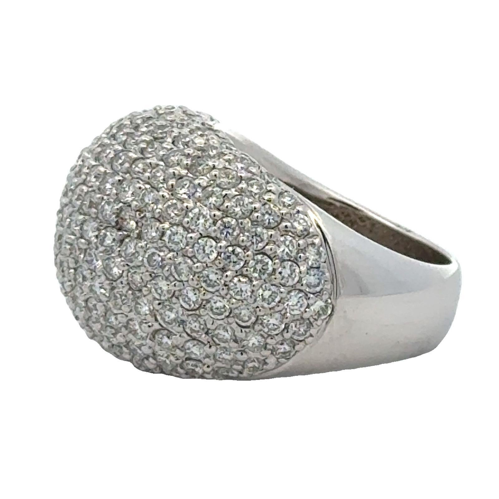 5 CTW Pavé Diamant 14 Karat Weißgold Bombé Dome Ring. im Angebot 1