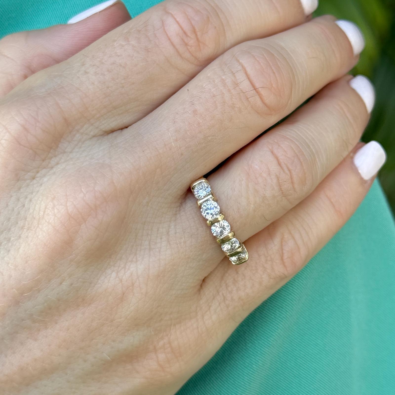 Round Cut 5 Diamond 14 Karat Yellow Gold Wedding Anniversary Band Ring