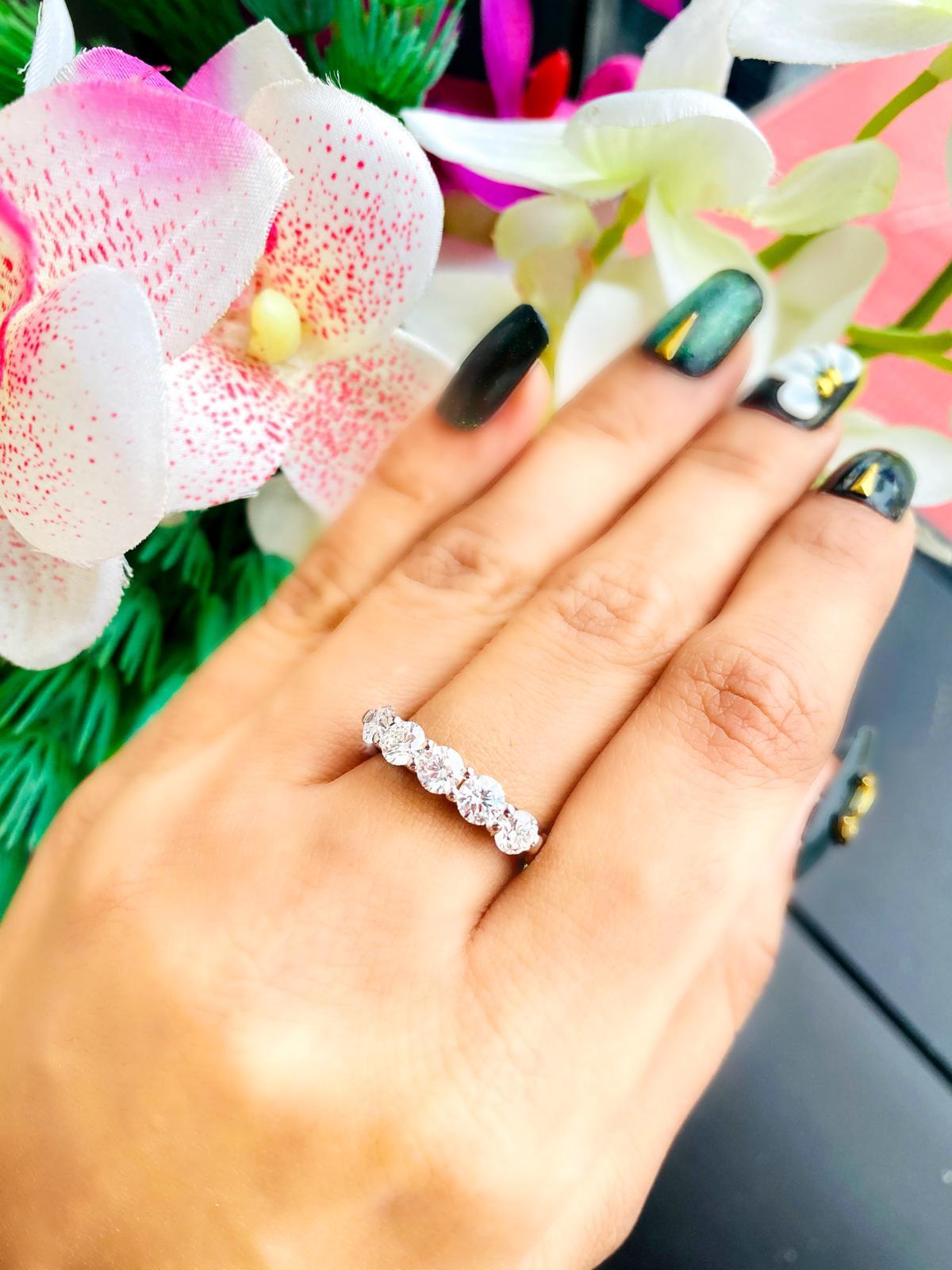 Women's or Men's Five Diamond Ring For Sale
