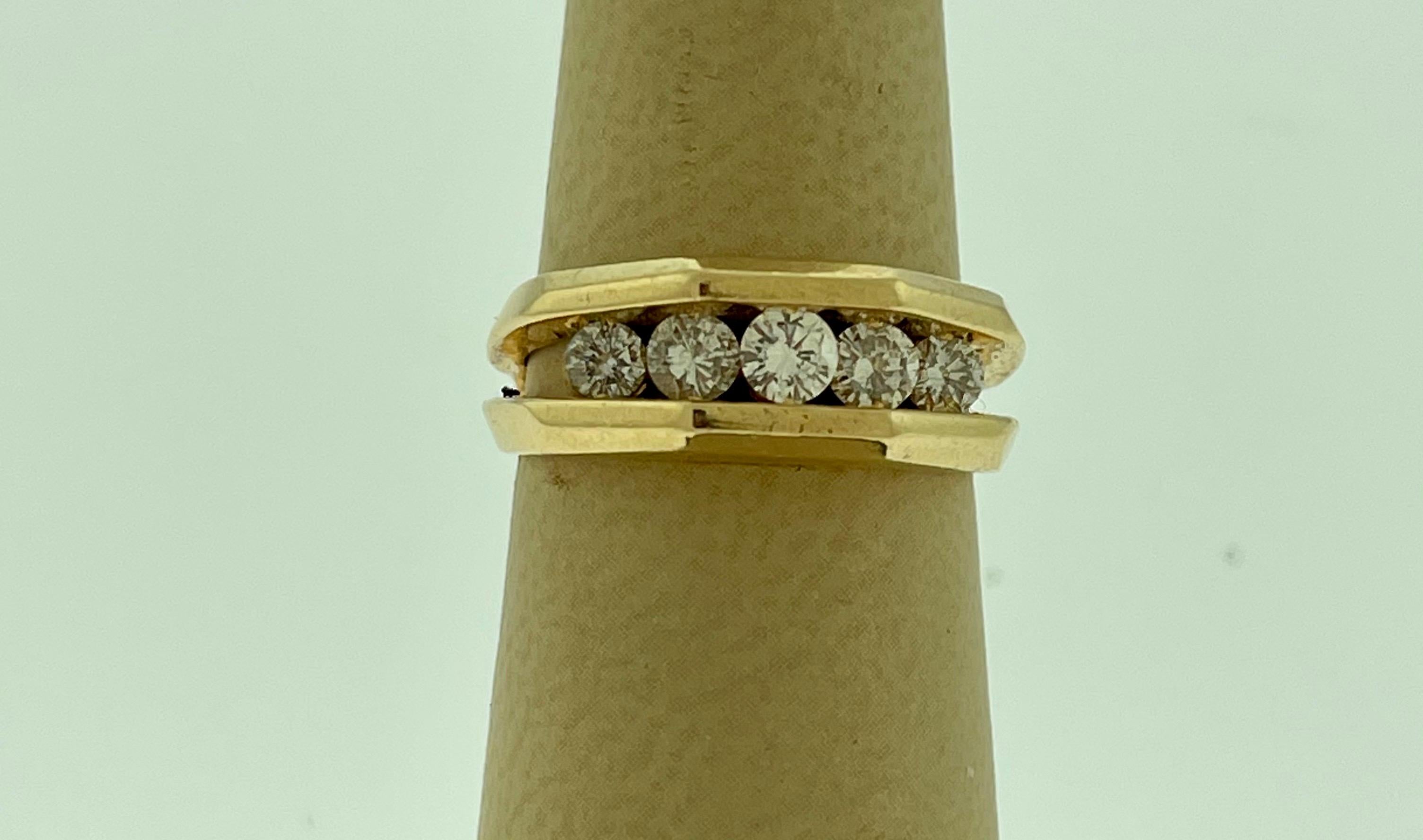 Round Cut 5 Diamonds, 1 Carat Unisex 1-Row Diamond Band Ring in 14 Karat Yellow Gold For Sale