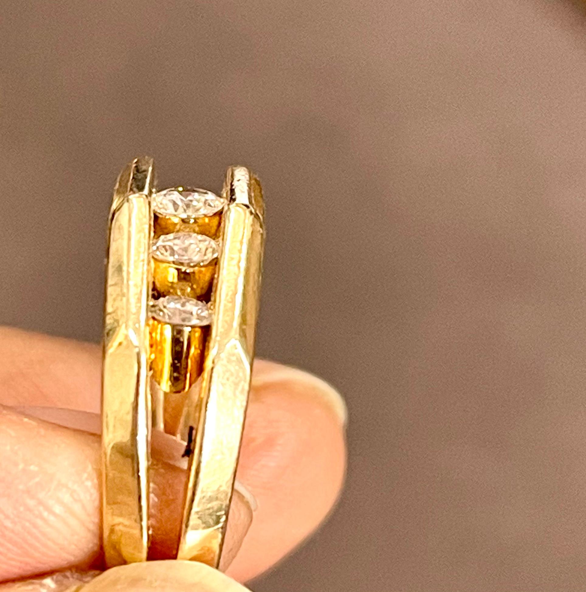 5 Diamonds, 1 Carat Unisex 1-Row Diamond Band Ring in 14 Karat Yellow Gold For Sale 2