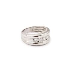 5 Diamonds 18 Carats White Gold Band Ring