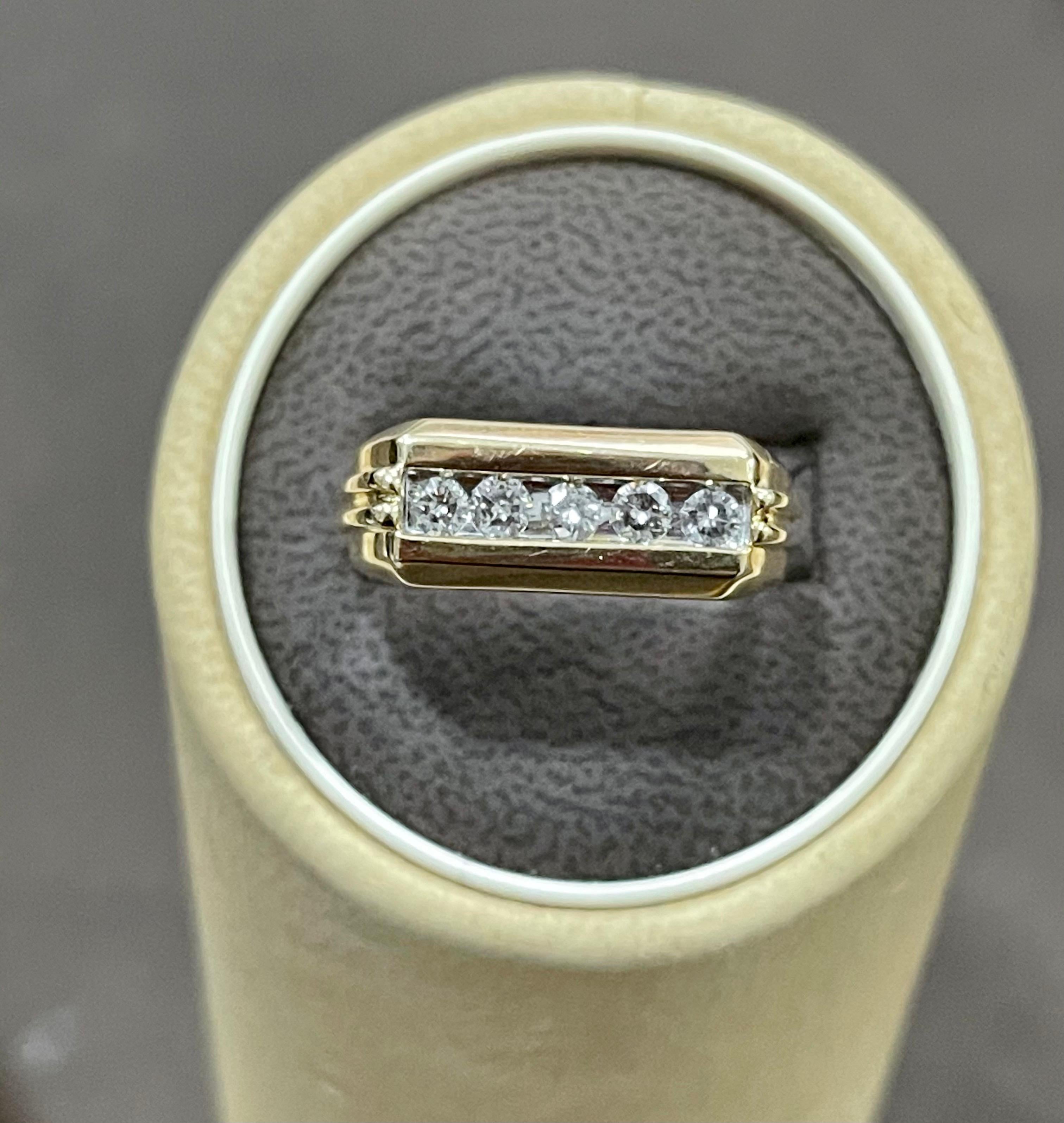 5 Diamonds , Unisex 1-Row Diamond Band Ring in 10 Karat Yellow Gold Size 10
This is a open setting or channel setting ring from our affordable premium wedding collection.
5 round diamonds Eye Clean quality are set in a row in 10 karat yellow gold