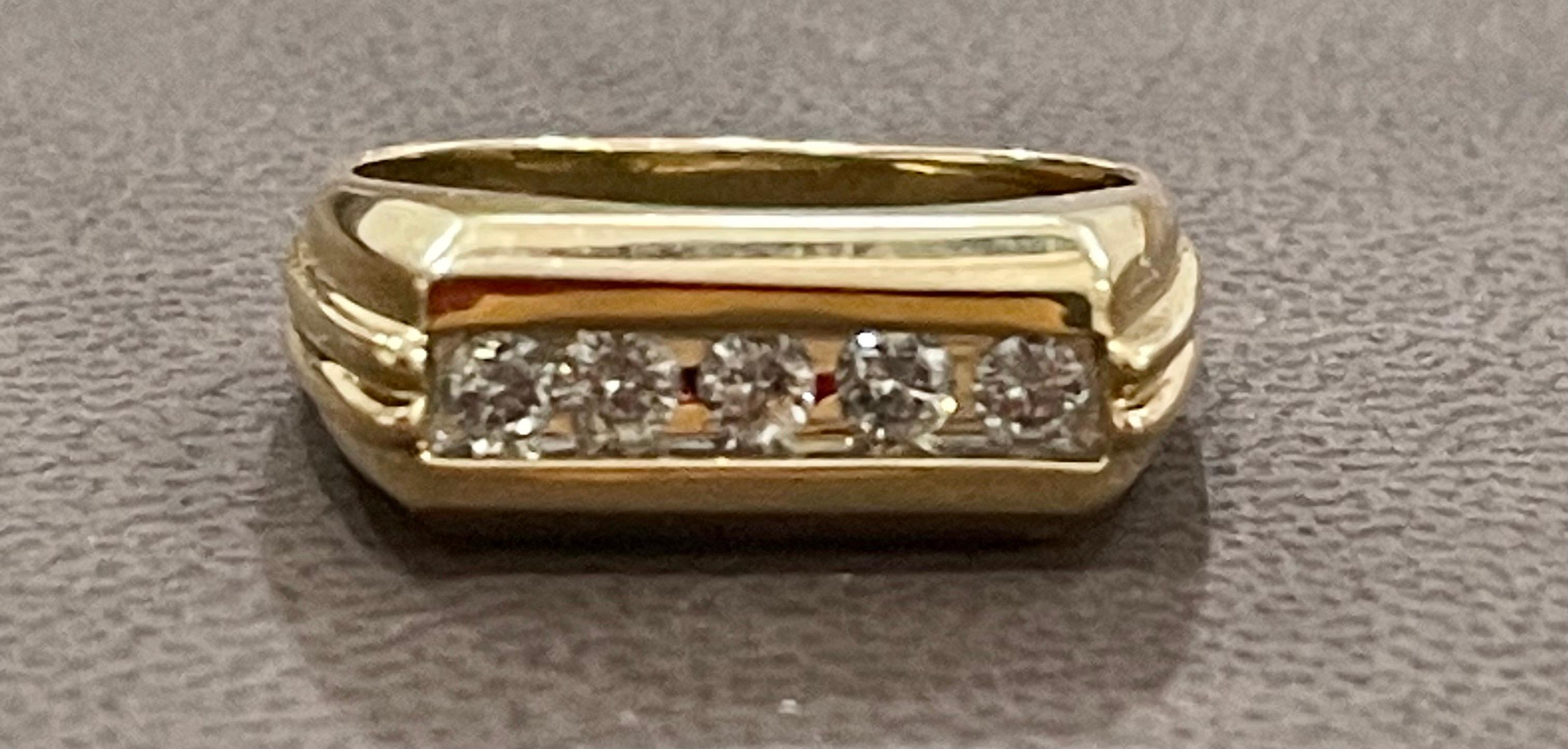 Round Cut 5 Diamonds, Unisex 1-Row Diamond Band Ring in 10 Karat Yellow Gold