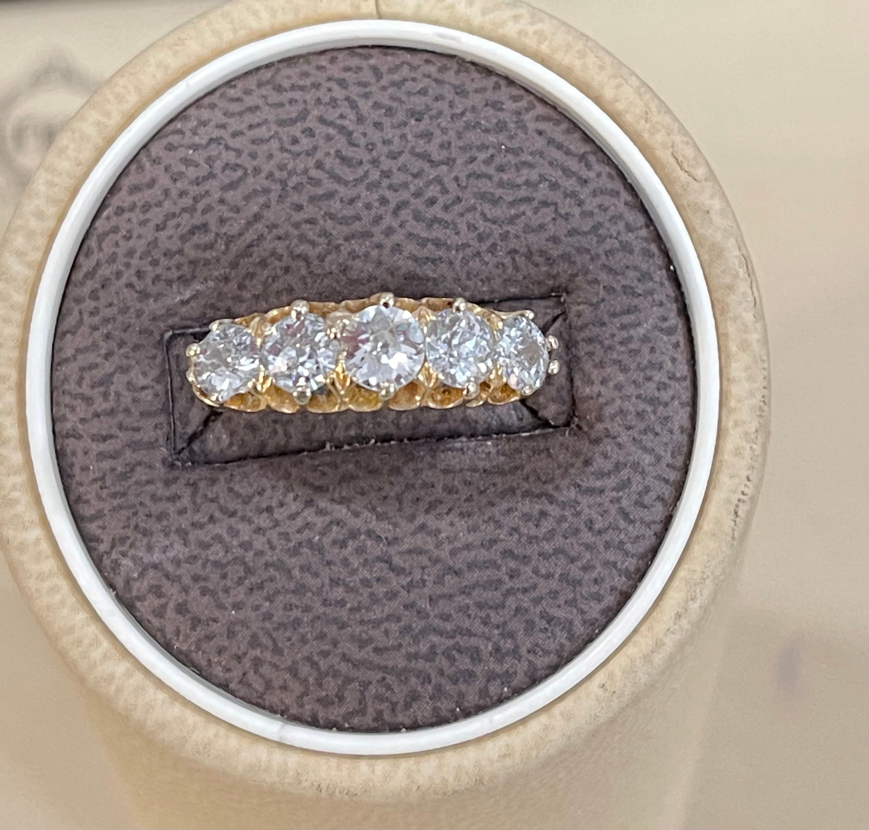 5 Diamonds, Unisex 1-Row Diamond Band Ring in 14 Karat Yellow Gold In Excellent Condition For Sale In New York, NY