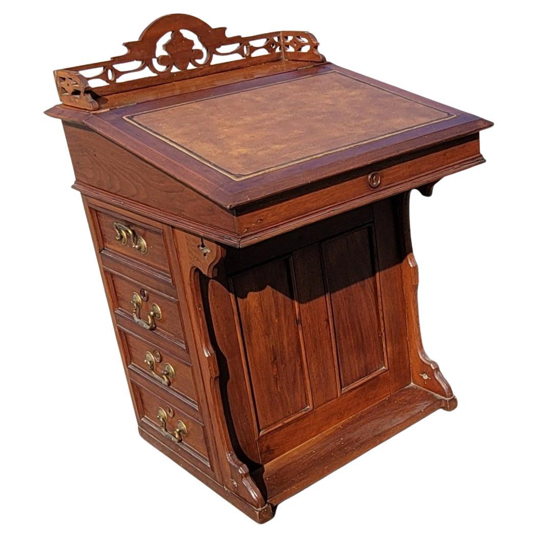 5-Drawer Mahogany Davenport Desk with Tooled Leather Top and Gallery For Sale 3