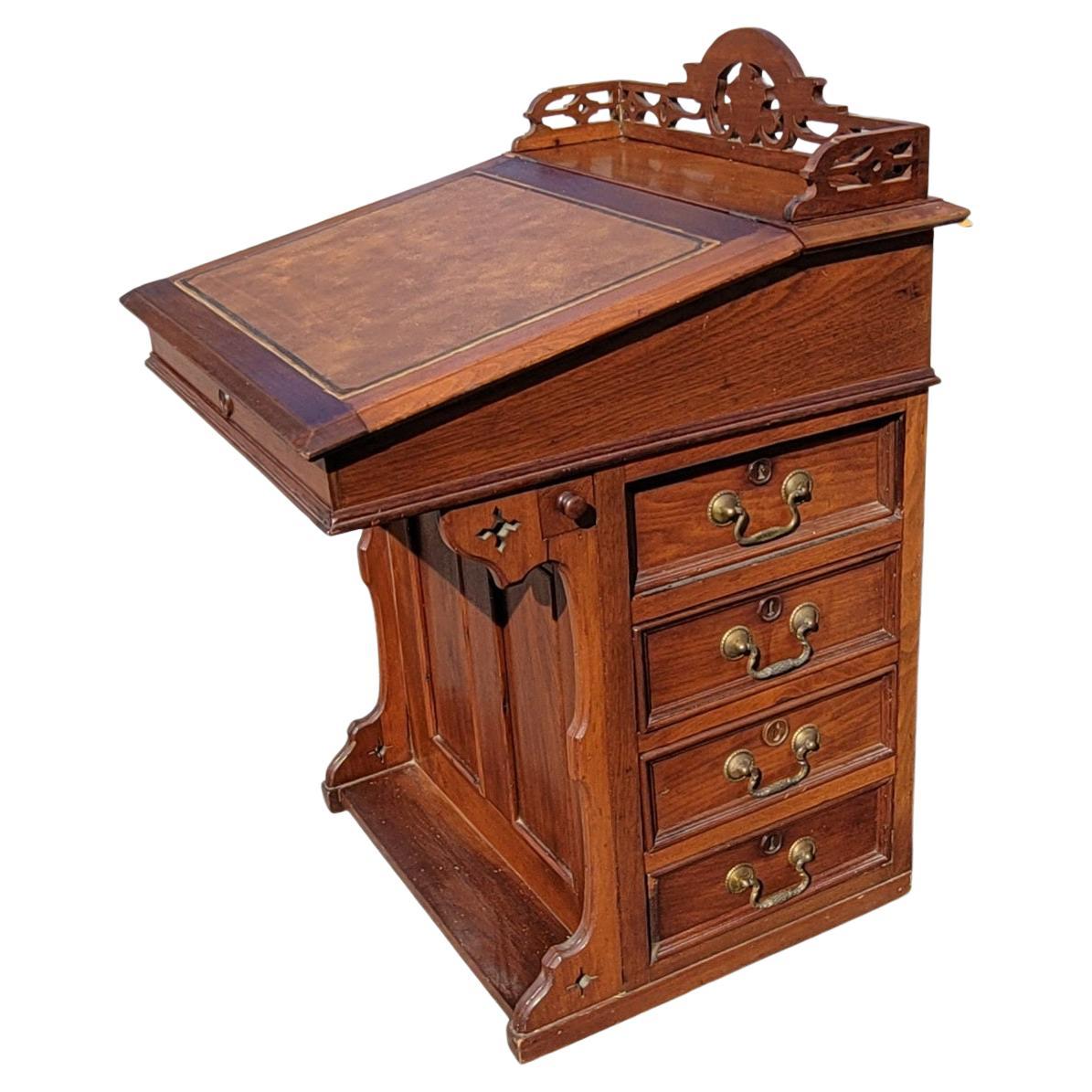 Davenport-Schreibtisch aus Mahagoni mit 5 Schubladen, mit bearbeiteter Lederplatte und Galerie