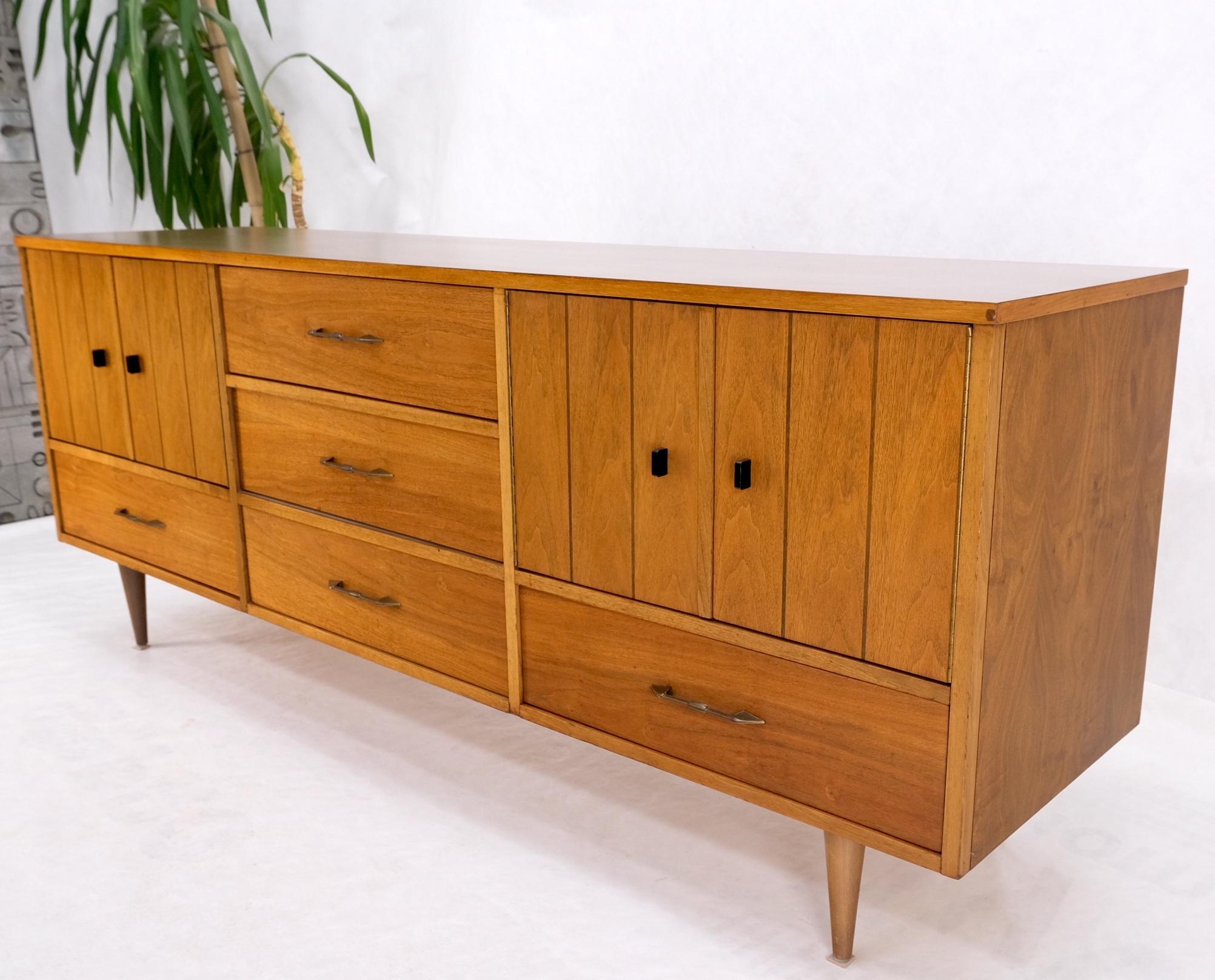 5 Drawers Two Door Compartments Long Walnut Credenza Dresser Dowel Legs Mint! For Sale 10