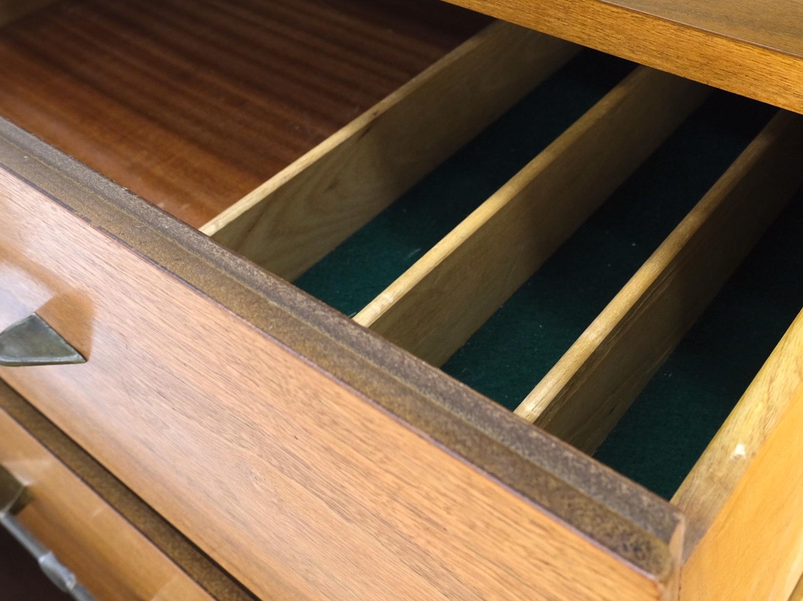 5 Drawers Two Door Compartments Long Walnut Credenza Dresser Dowel Legs Mint! In Good Condition For Sale In Rockaway, NJ