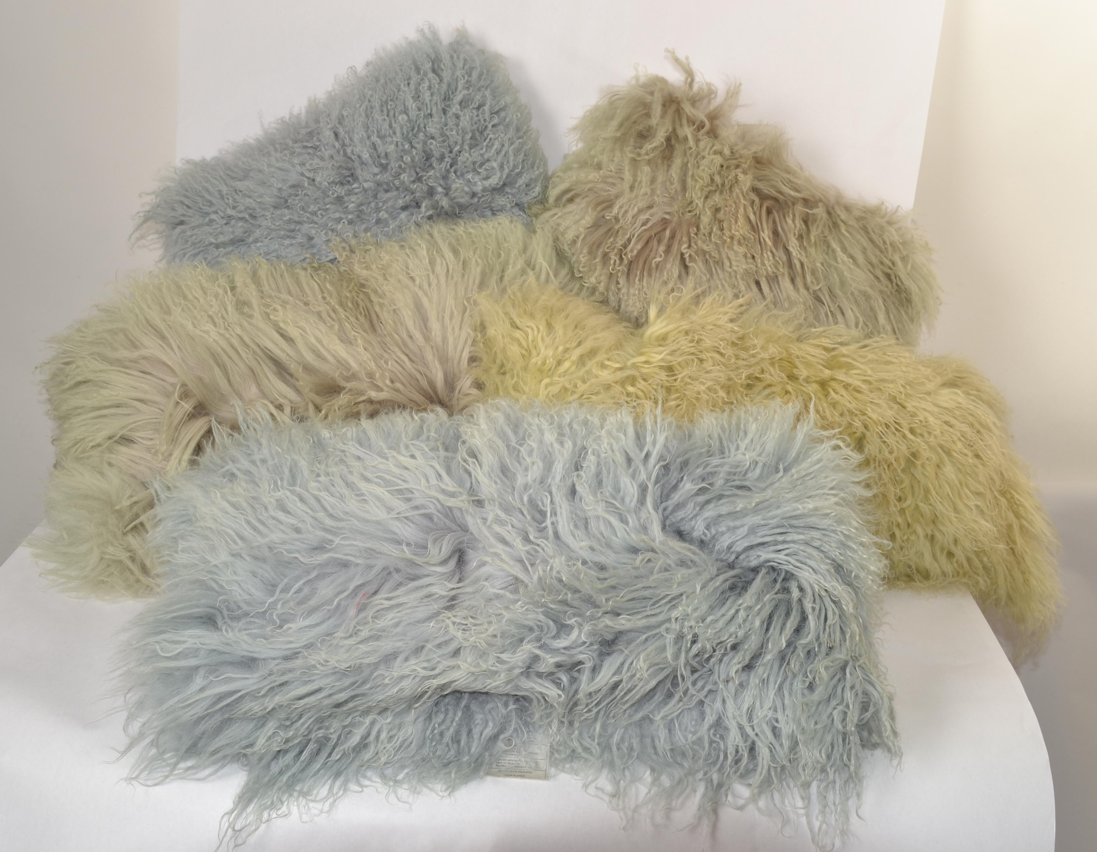 Organique 5 Fibre By Auskin Tibetan Sheepskin Natural Fiber Throws Pillows Green Blue Gray en vente