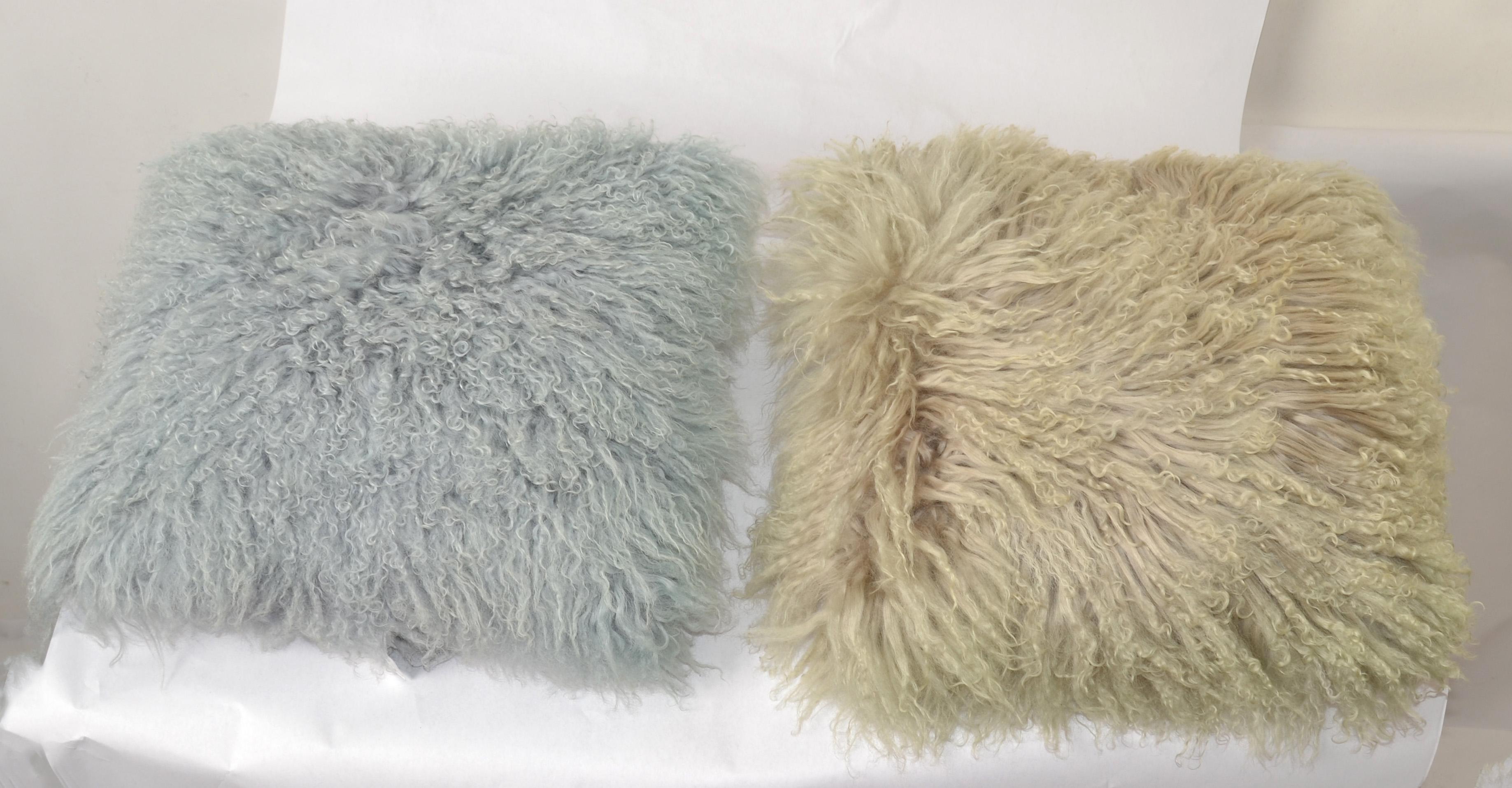 XXIe siècle et contemporain 5 Fibre By Auskin Tibetan Sheepskin Natural Fiber Throws Pillows Green Blue Gray en vente