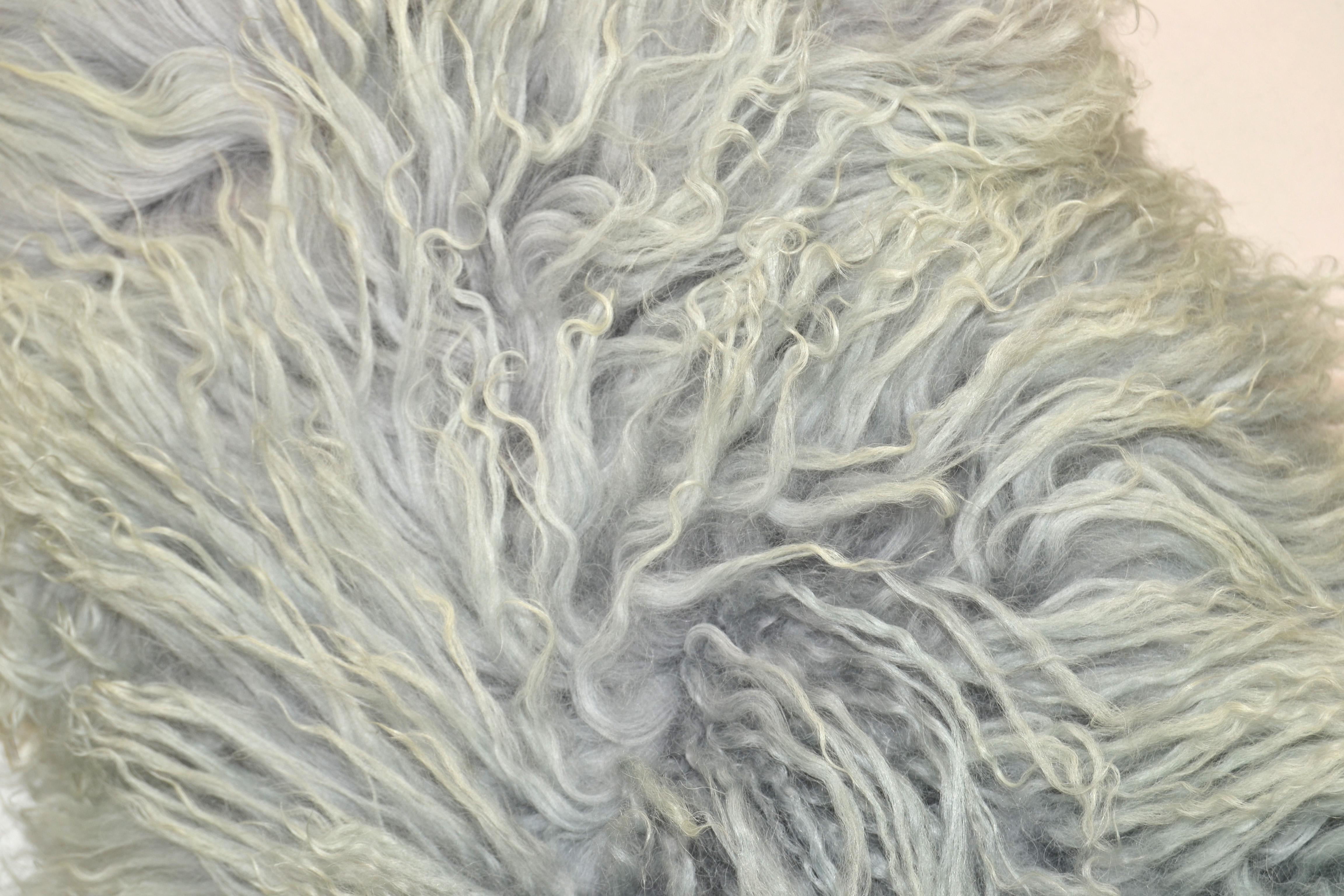 Cuir de mouton 5 Fibre By Auskin Tibetan Sheepskin Natural Fiber Throws Pillows Green Blue Gray en vente
