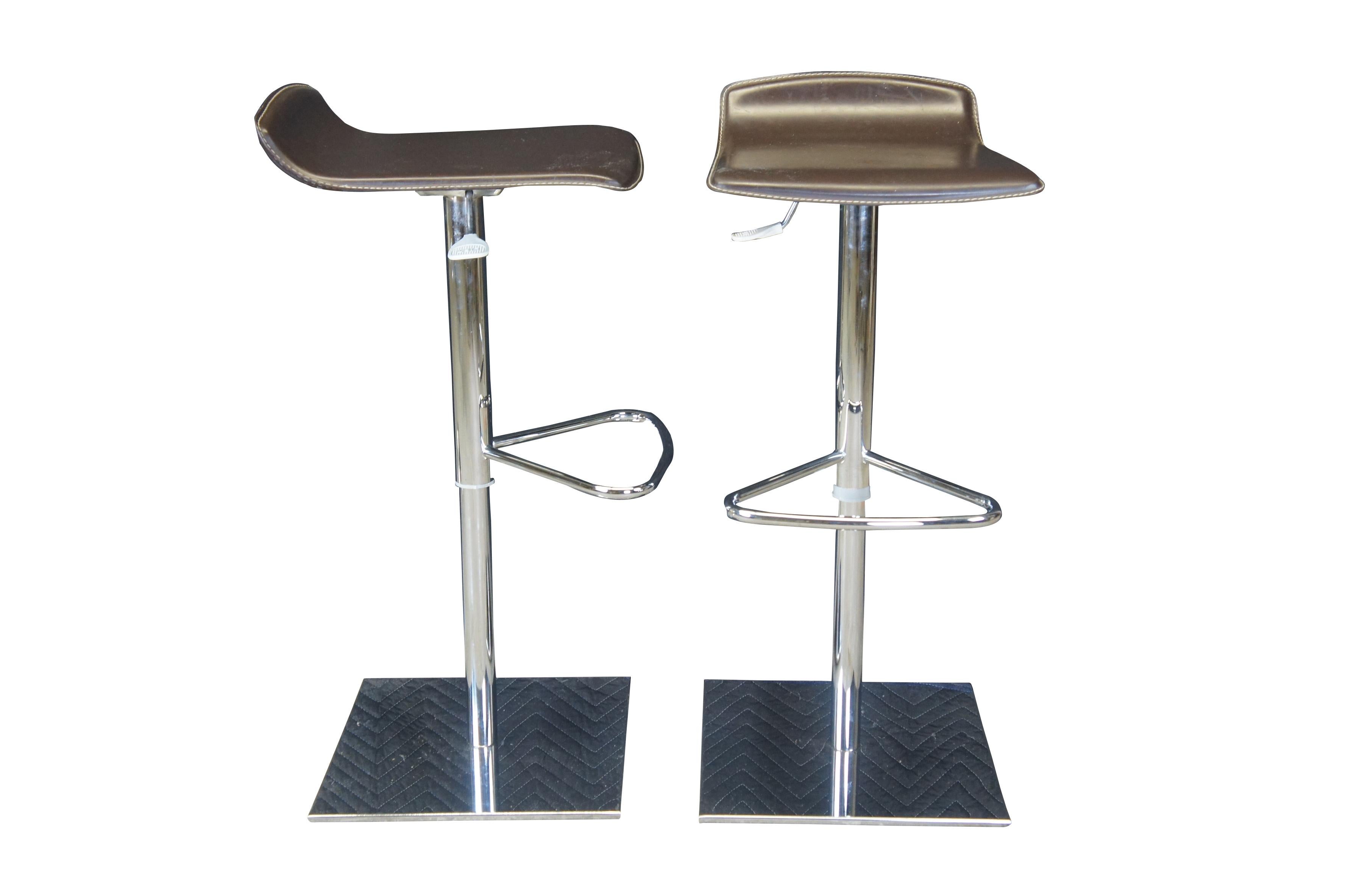 A lovely set of 5 Italian bar stools by Frontgate. Features a streamline form with a chrome frame with foot rests and contoured brown leather seats. The stools have adjustable hydraulics allowing for versatility. 

DIMENSIONS

17
