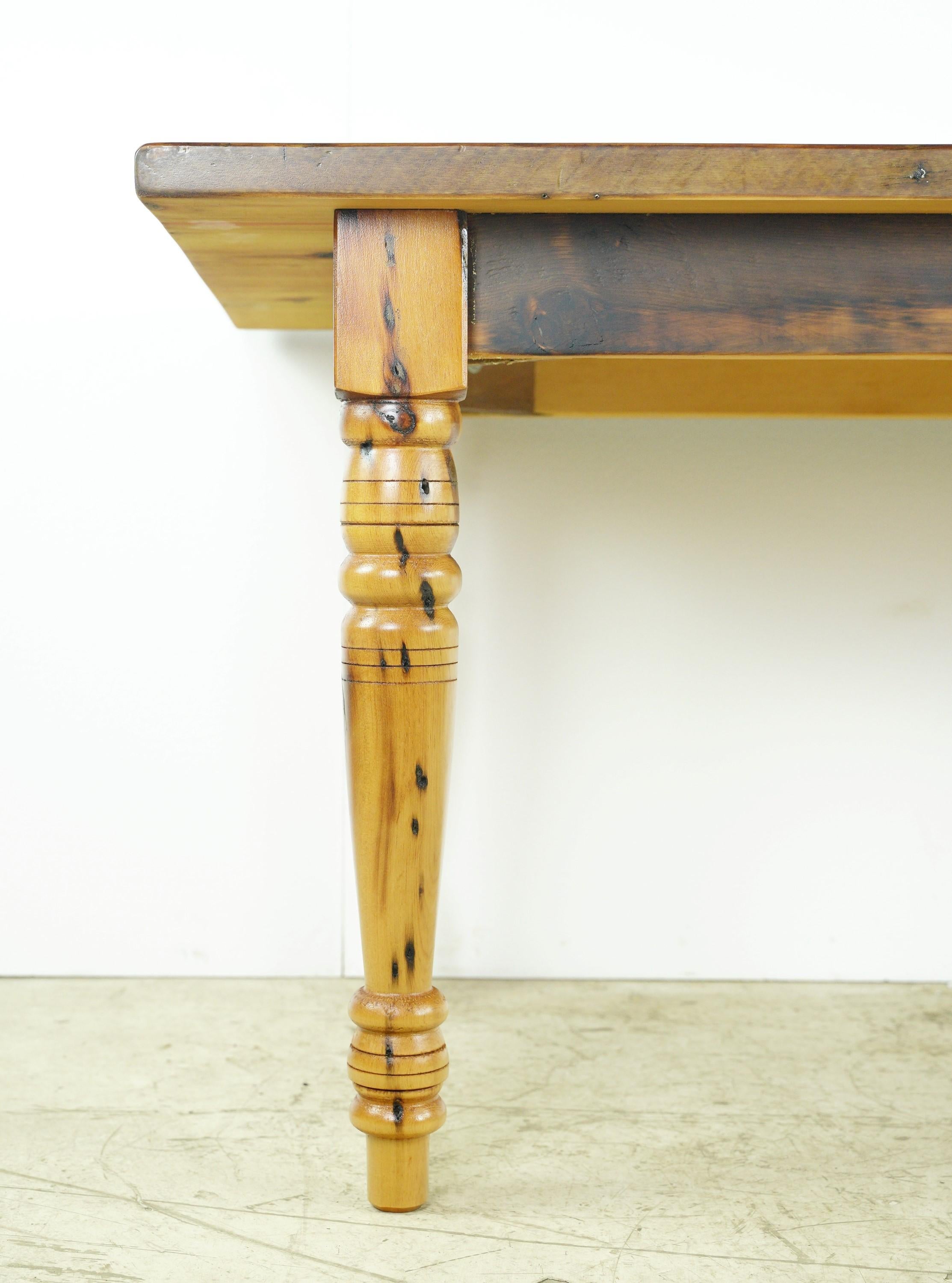 5 ft aufgearbeitete Kiefer gedrehte Bein Esstisch Bauernhof Tabelle im Zustand „Neu“ in New York, NY