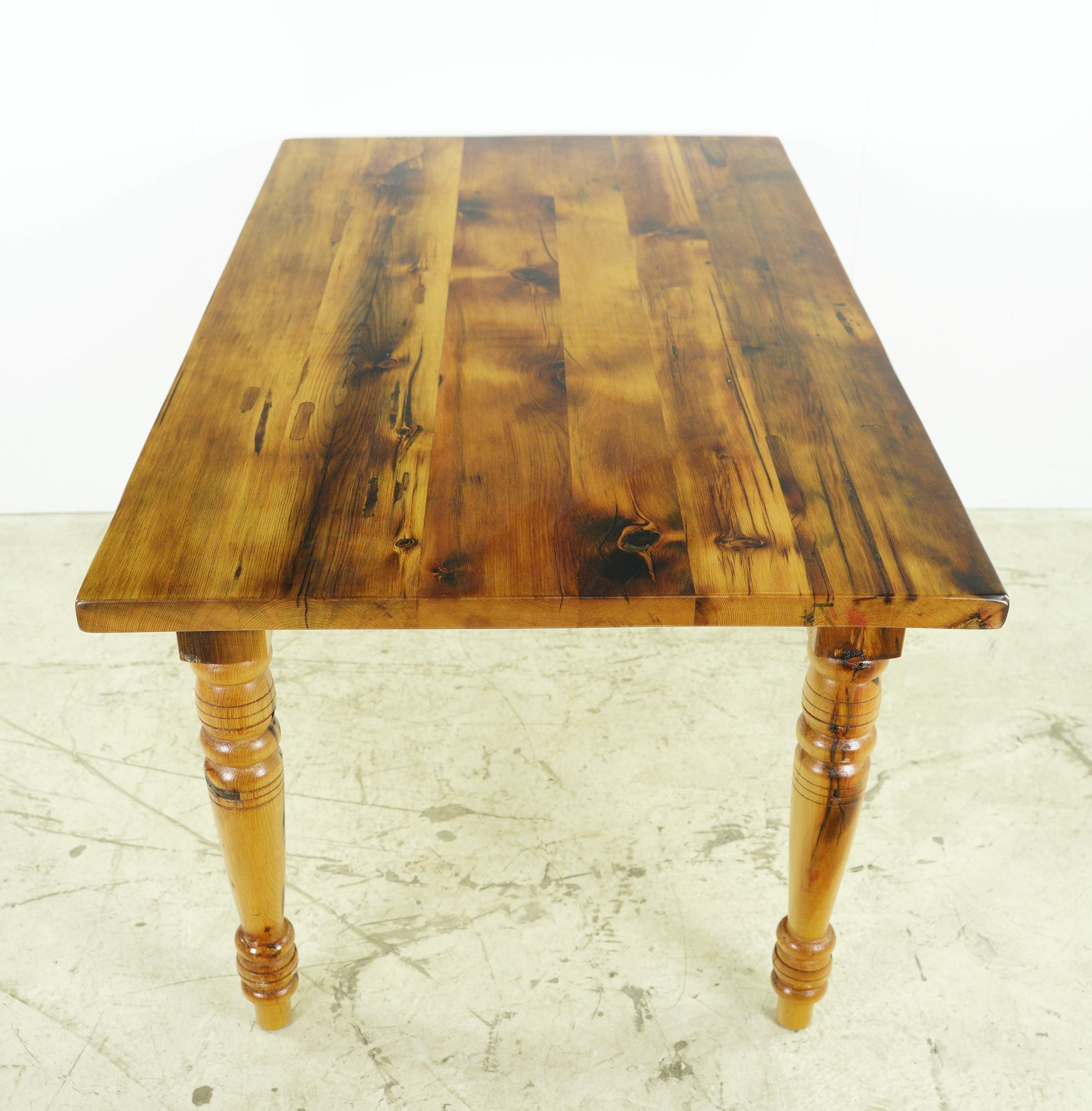 5 ft Reclaimed Pine Turned Leg Dining Farm Table In New Condition For Sale In New York, NY