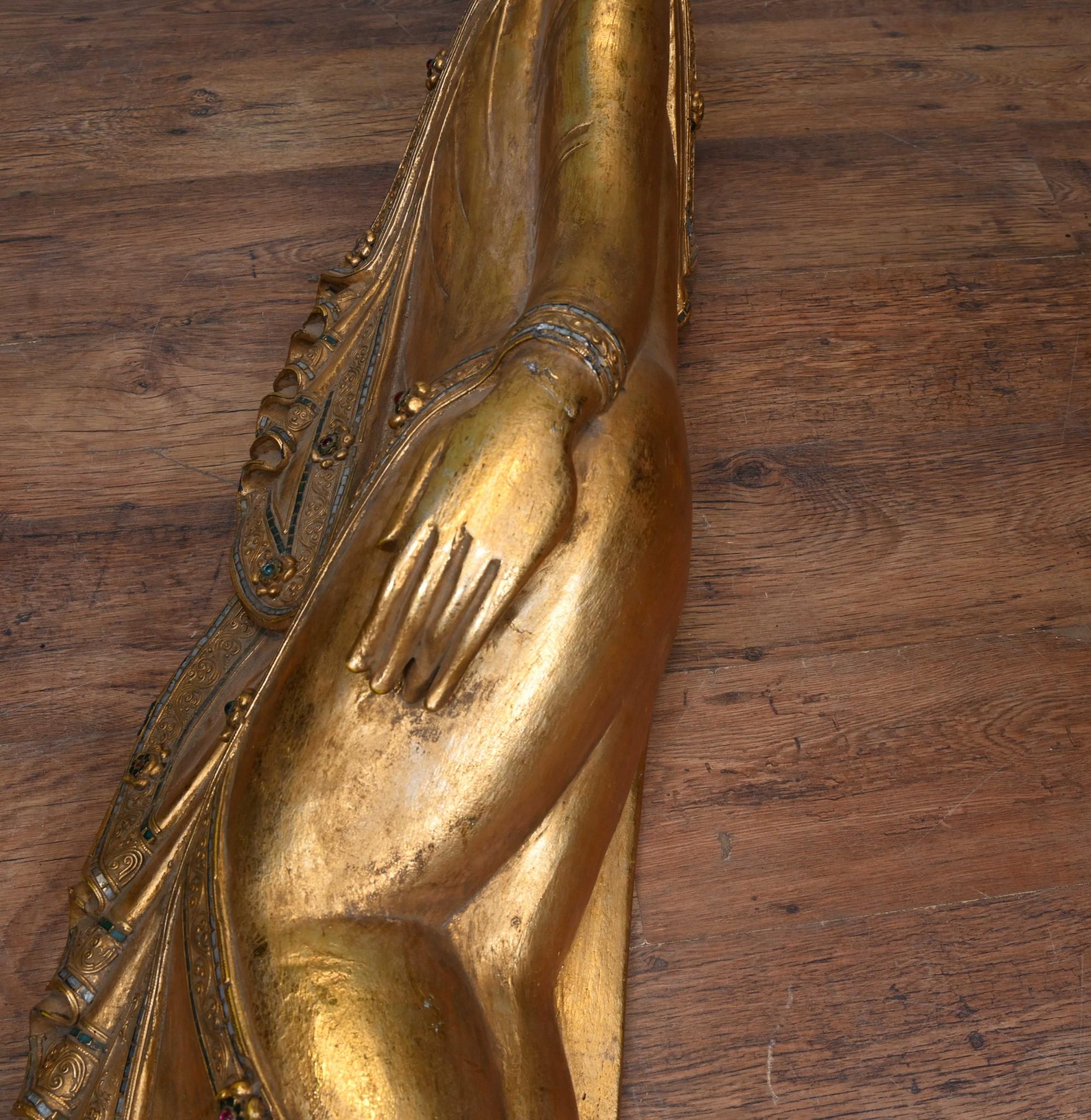 Estatua de Buda Nepalesa Reclinada de 5 Pies Tallada Arte Budista Budismo Madera en venta