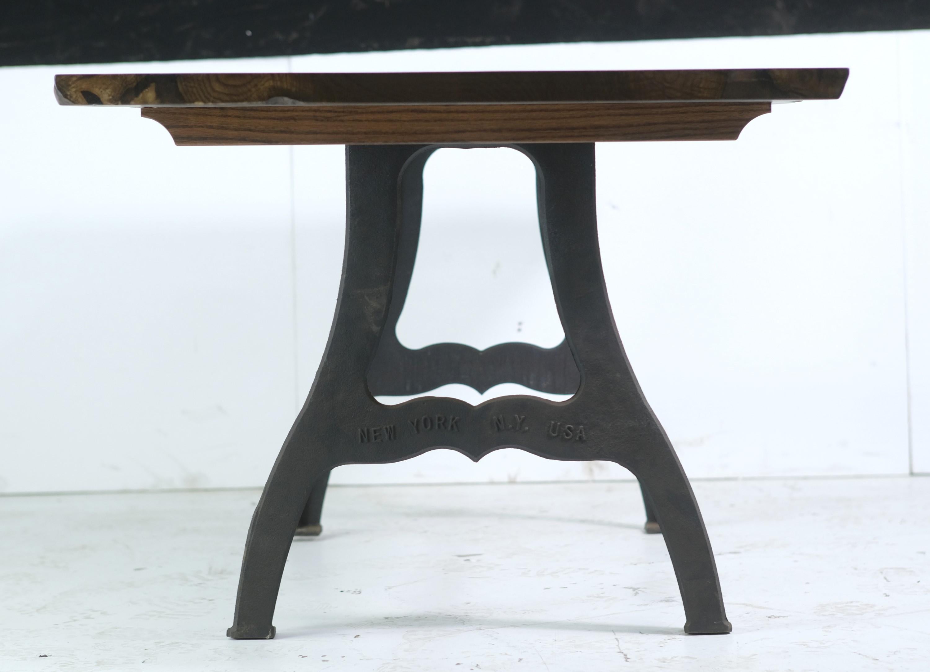 Table de salle à manger de 5 pieds en châtaignier massif Live Edge New York Legs en vente 1