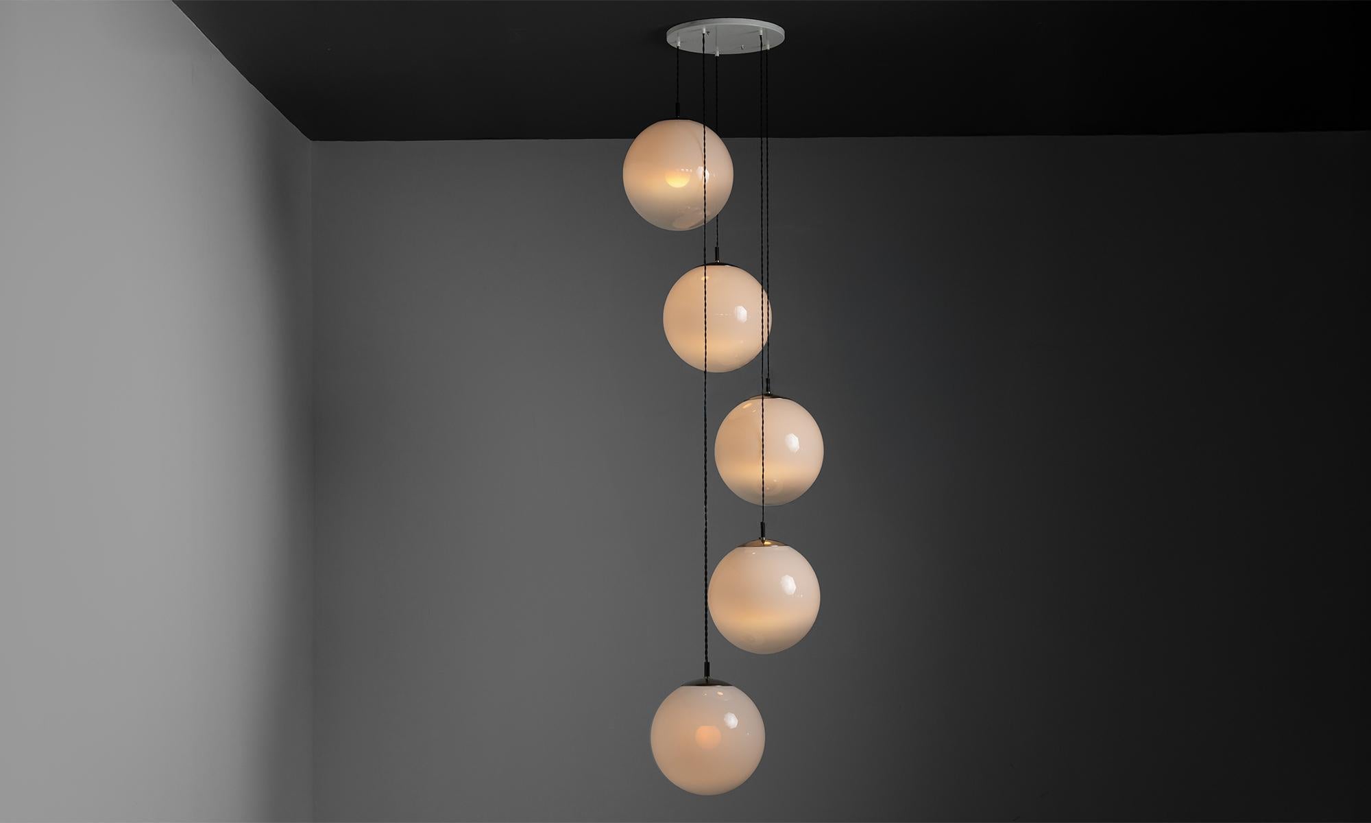5-Globe Raak Chandelier
Netherlands, 1970
5 semi-transparent opaline glass globes, adjustable height, white metal canopy.
24