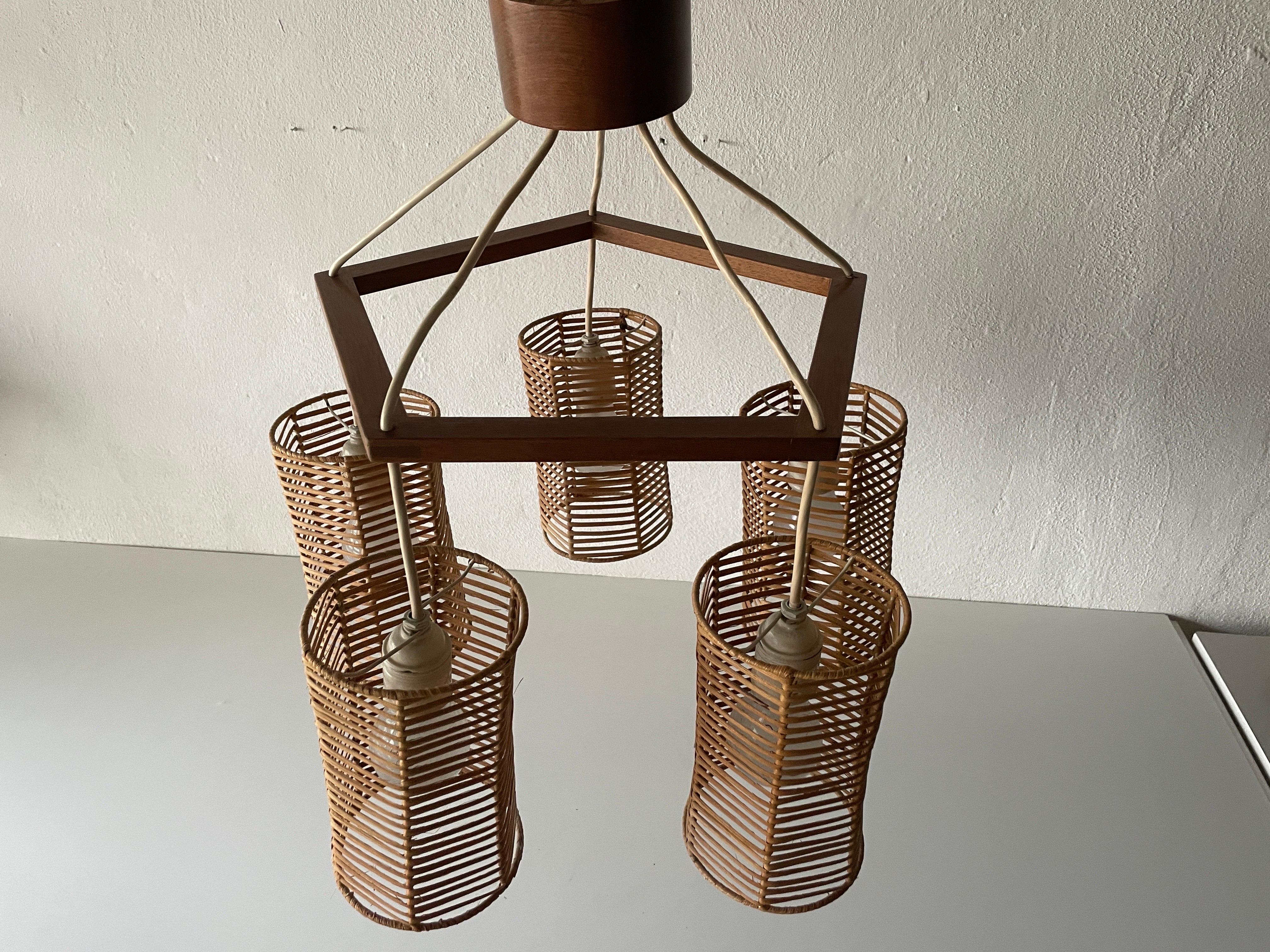 5-head Wicker and Wood Pendant Lamp, 1960s, Germany In Excellent Condition For Sale In Hagenbach, DE