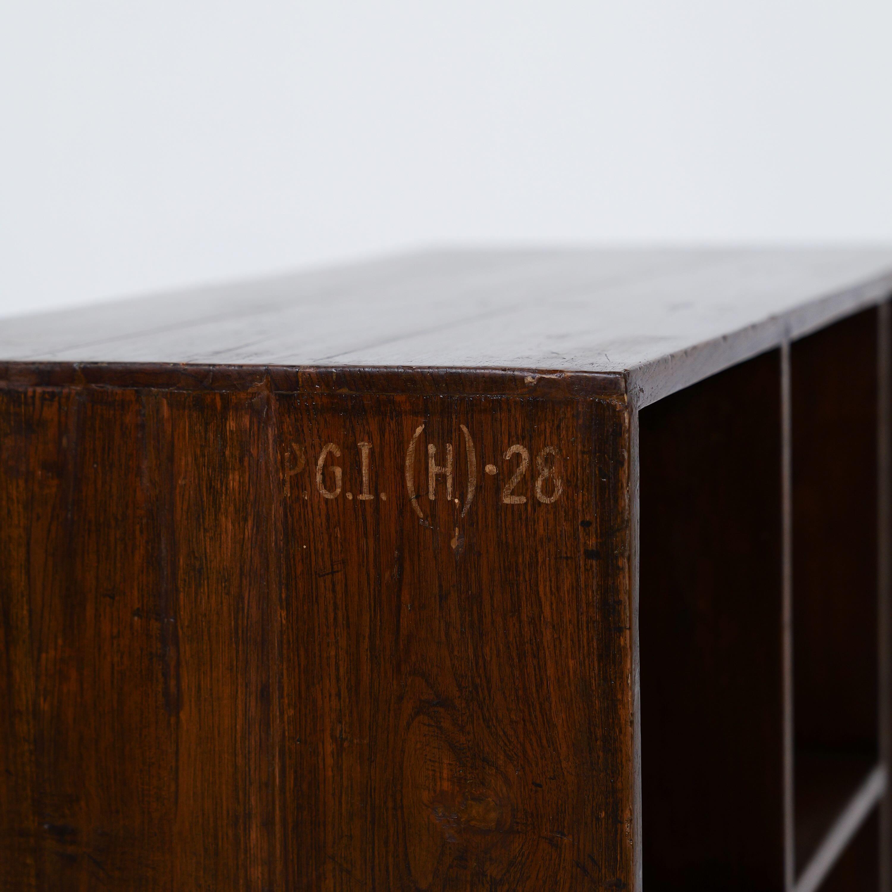 20ième siècle Classeur à 5 trous par Pierre Jeanneret pour Chandigarh, Inde, vers 1957-58 en vente