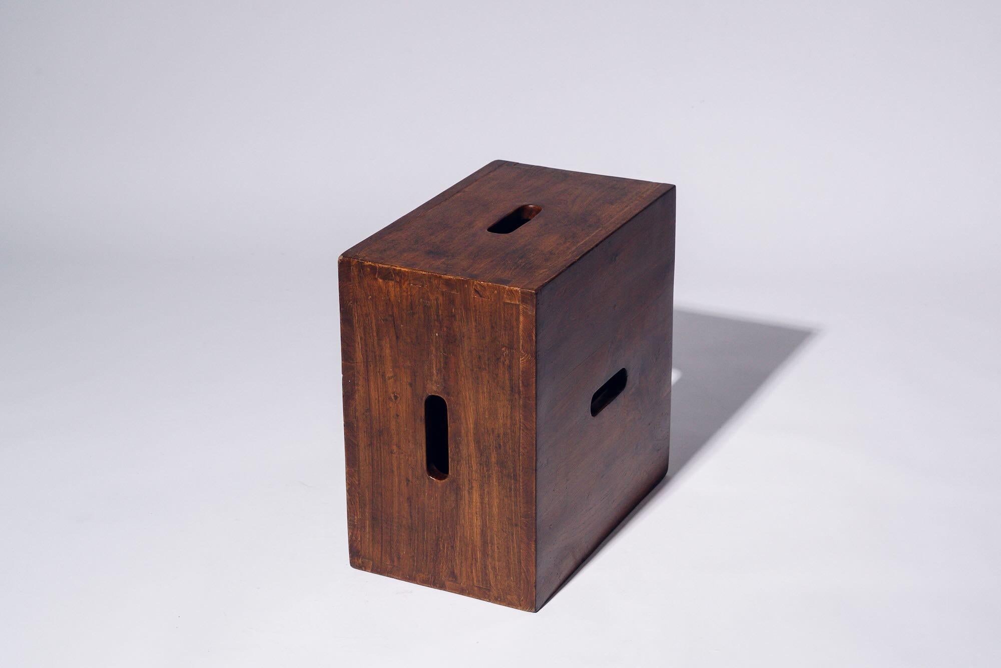 Mid-Century Modern Boîte à 5 trous en Wood par Le Corbusier pour Chandigarh, Inde, vers 1959 en vente