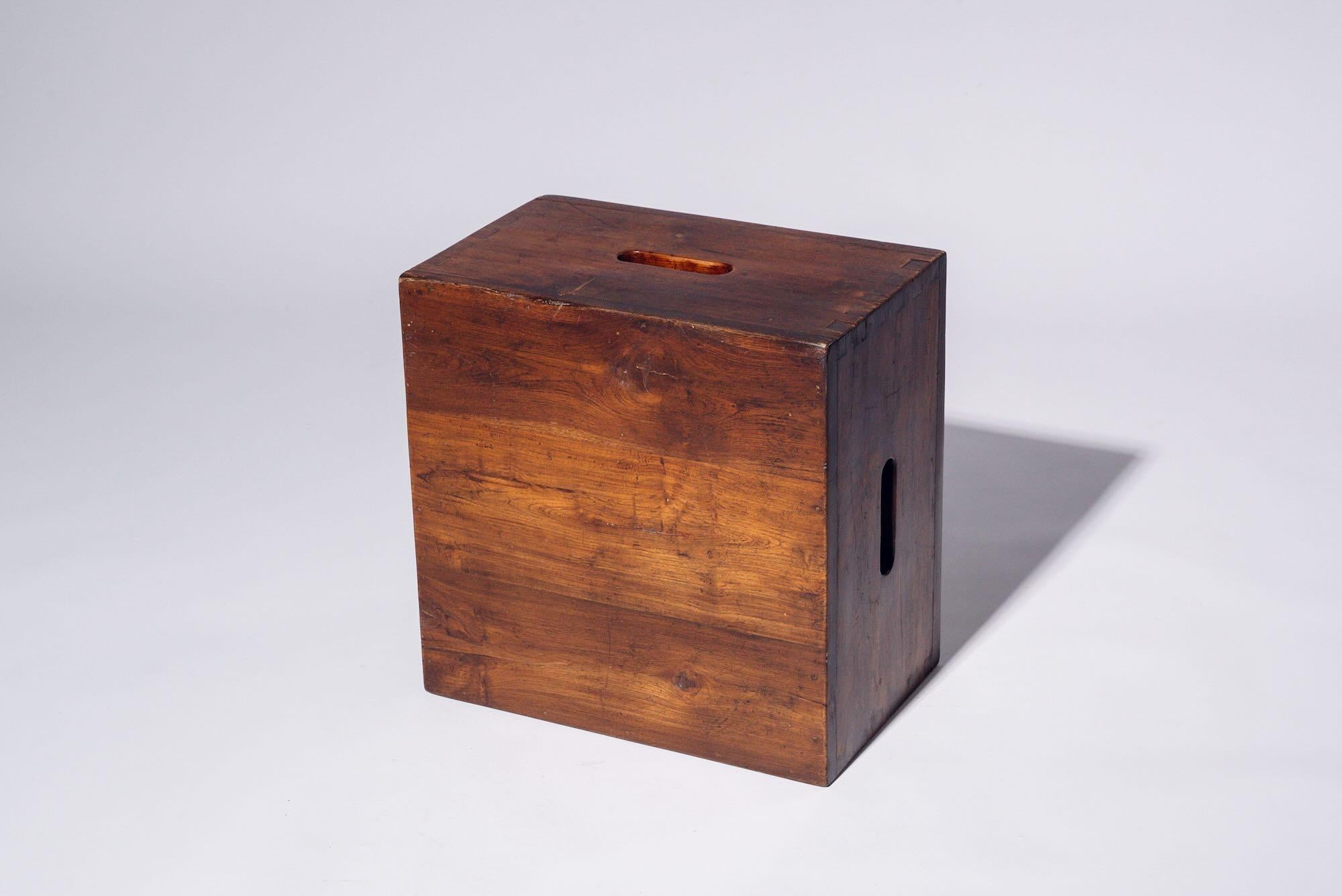 5-Loch-Holzbox von Le Corbusier für Chandigarh, Indien, CIRCA 1959 (Indisch) im Angebot