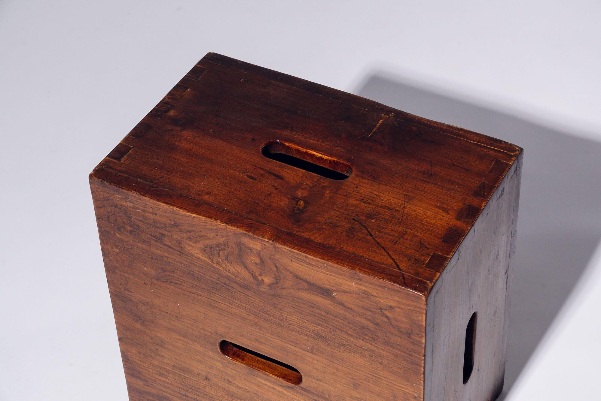 5-Loch-Holzbox von Le Corbusier für Chandigarh, Indien, CIRCA 1959 (Teakholz) im Angebot