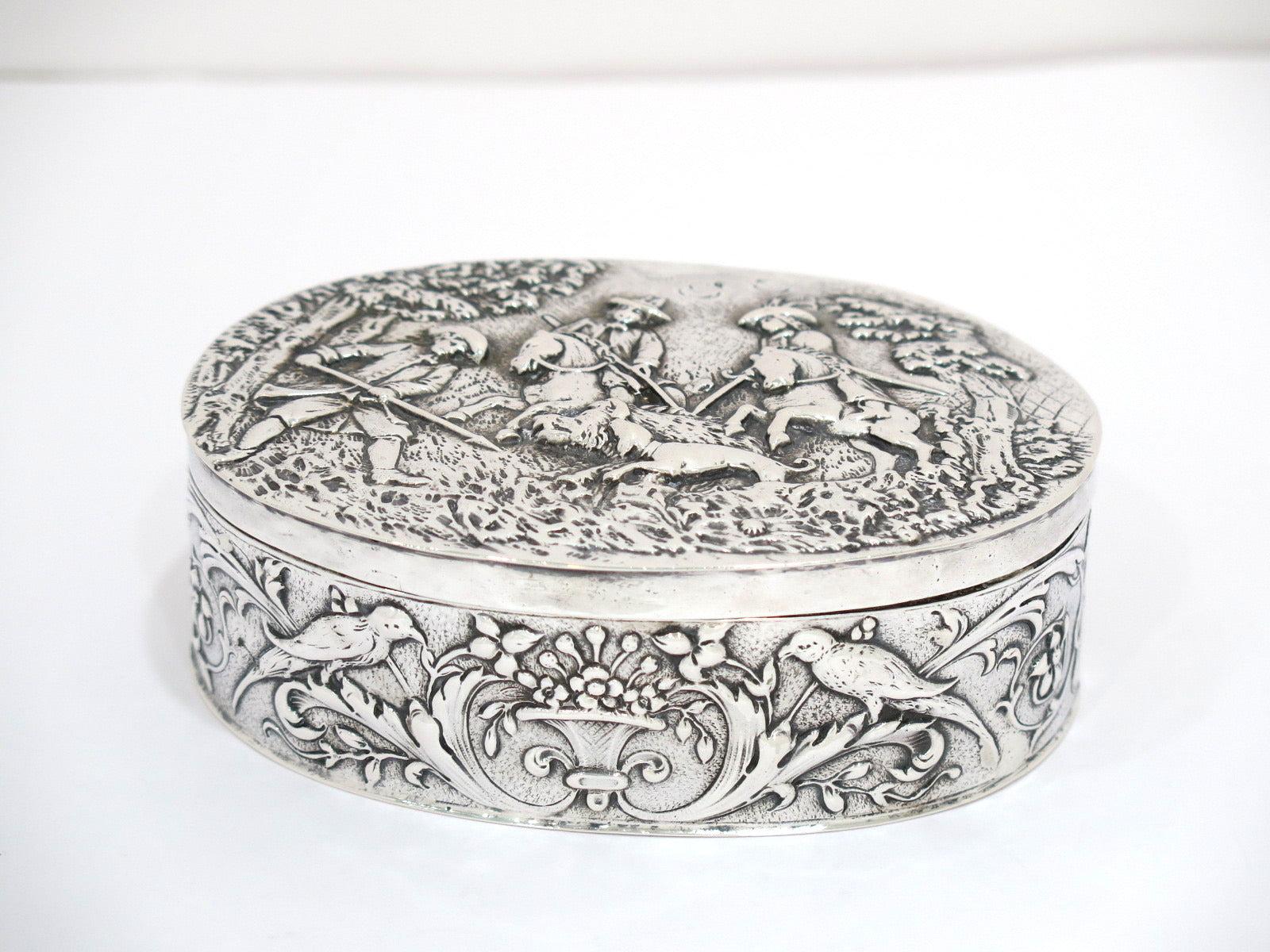 European Silver Antique German Boar Hunting Scene Oval Box In Good Condition For Sale In Brooklyn, NY