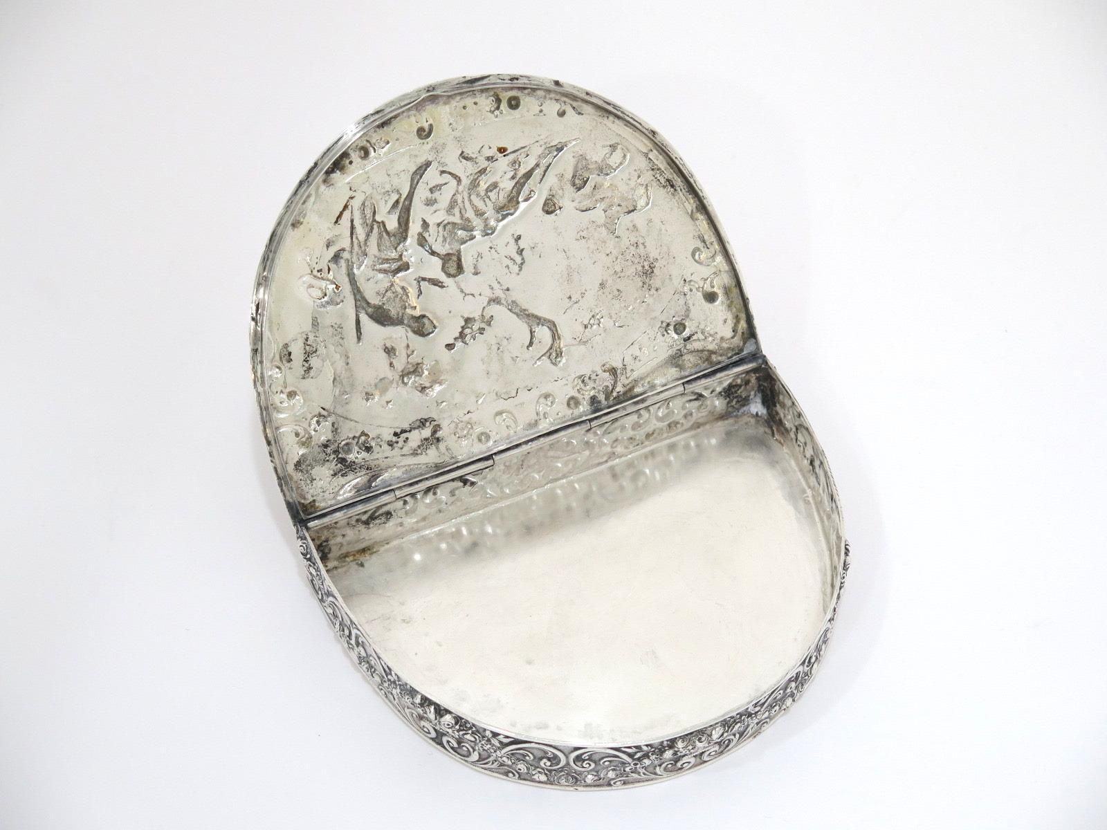 5 in - European Silver Antique German Dating Scene Box In Good Condition In Brooklyn, NY