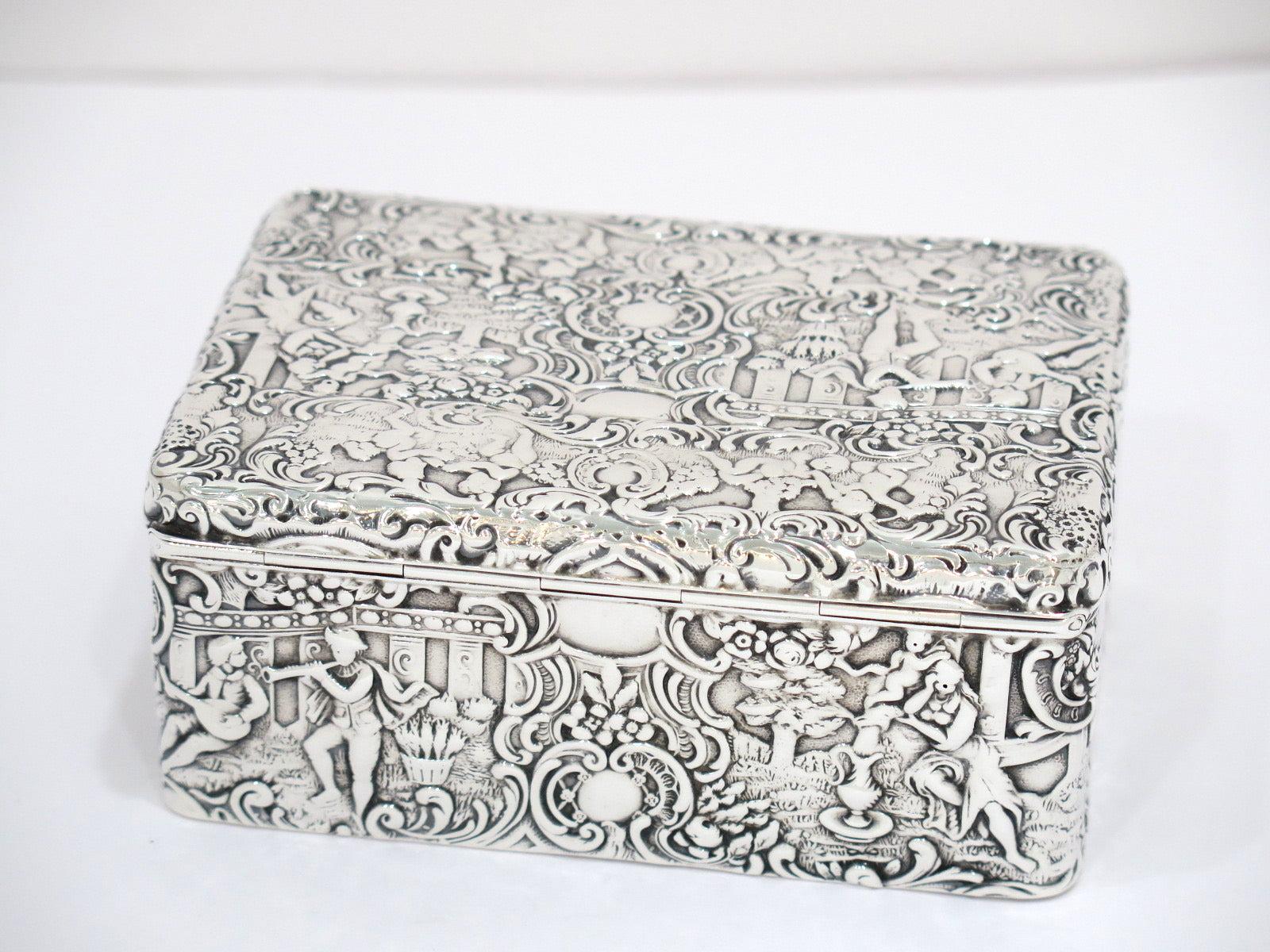 Sterling Silver Mauser Antique Playing Music Scene Floral Scroll Box In Good Condition For Sale In Brooklyn, NY