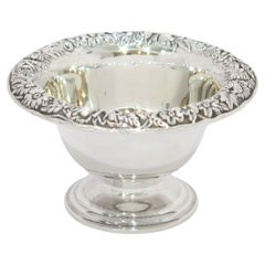 5 in Sterling Silver S. Kirk & Sons Vintage Floral Repousse Footed Candy Nut Dish (Plat à noix avec pied)