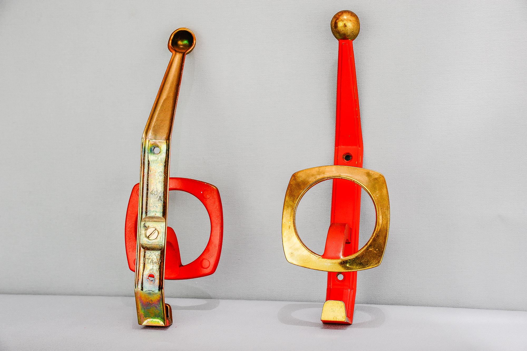 5 Italian wall hooks aluminium painted, circa 1970s
Original condition.