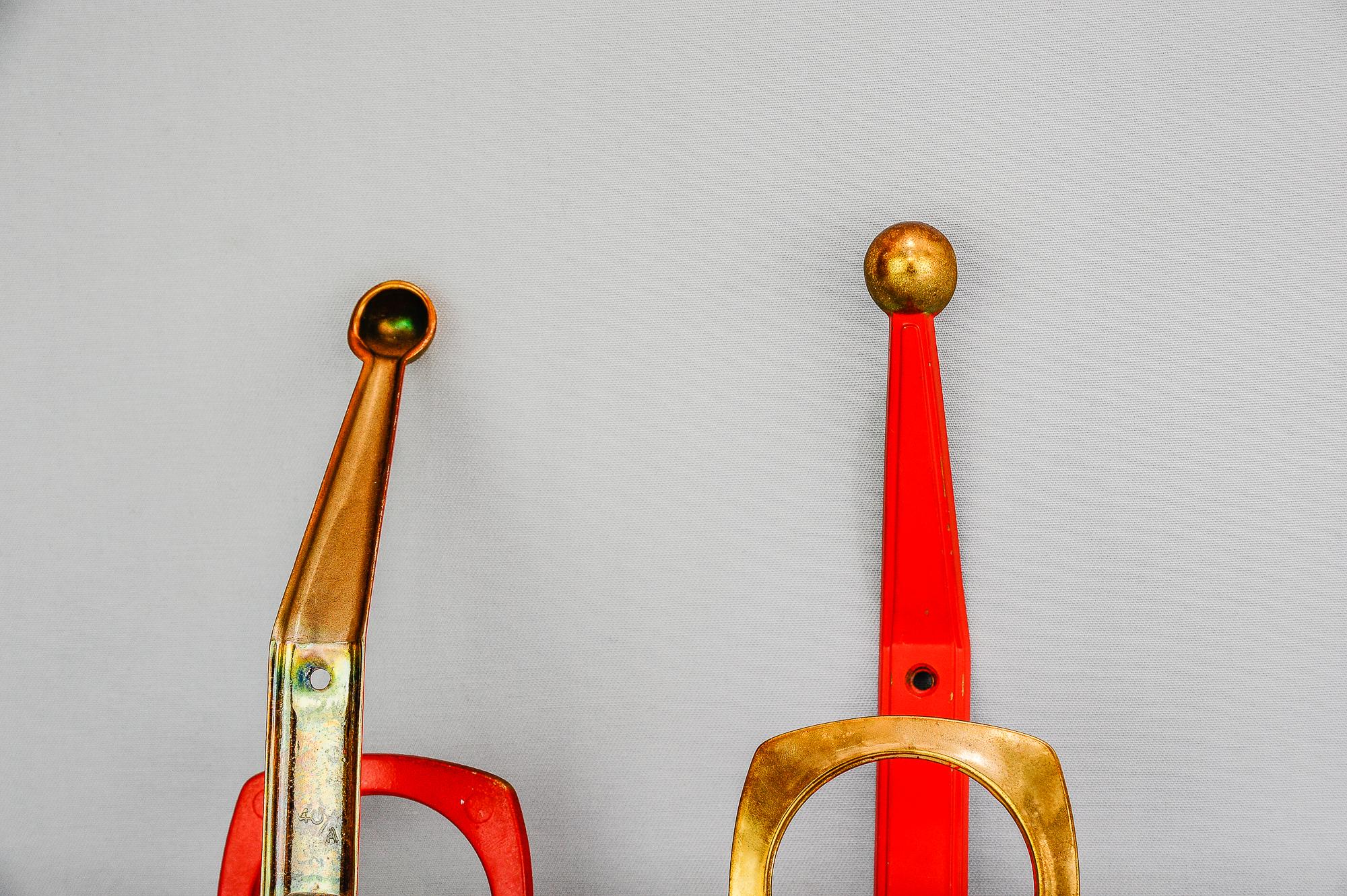 5 Italian Wall Hooks Aluminium Painted, circa 1970s In Good Condition In Wien, AT