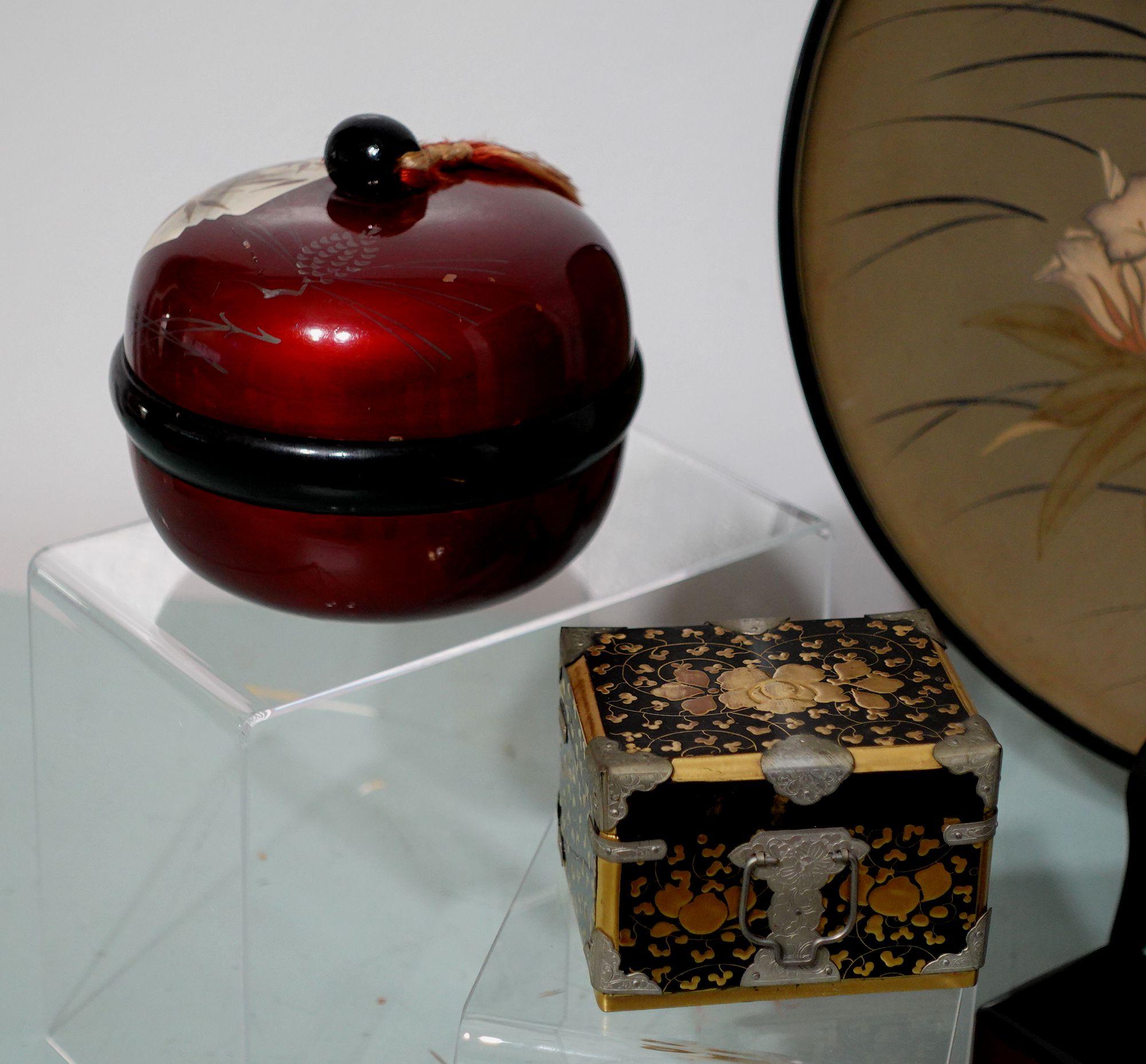 Hand-Painted 5 Items of Japanese Lacquer Art For Sale