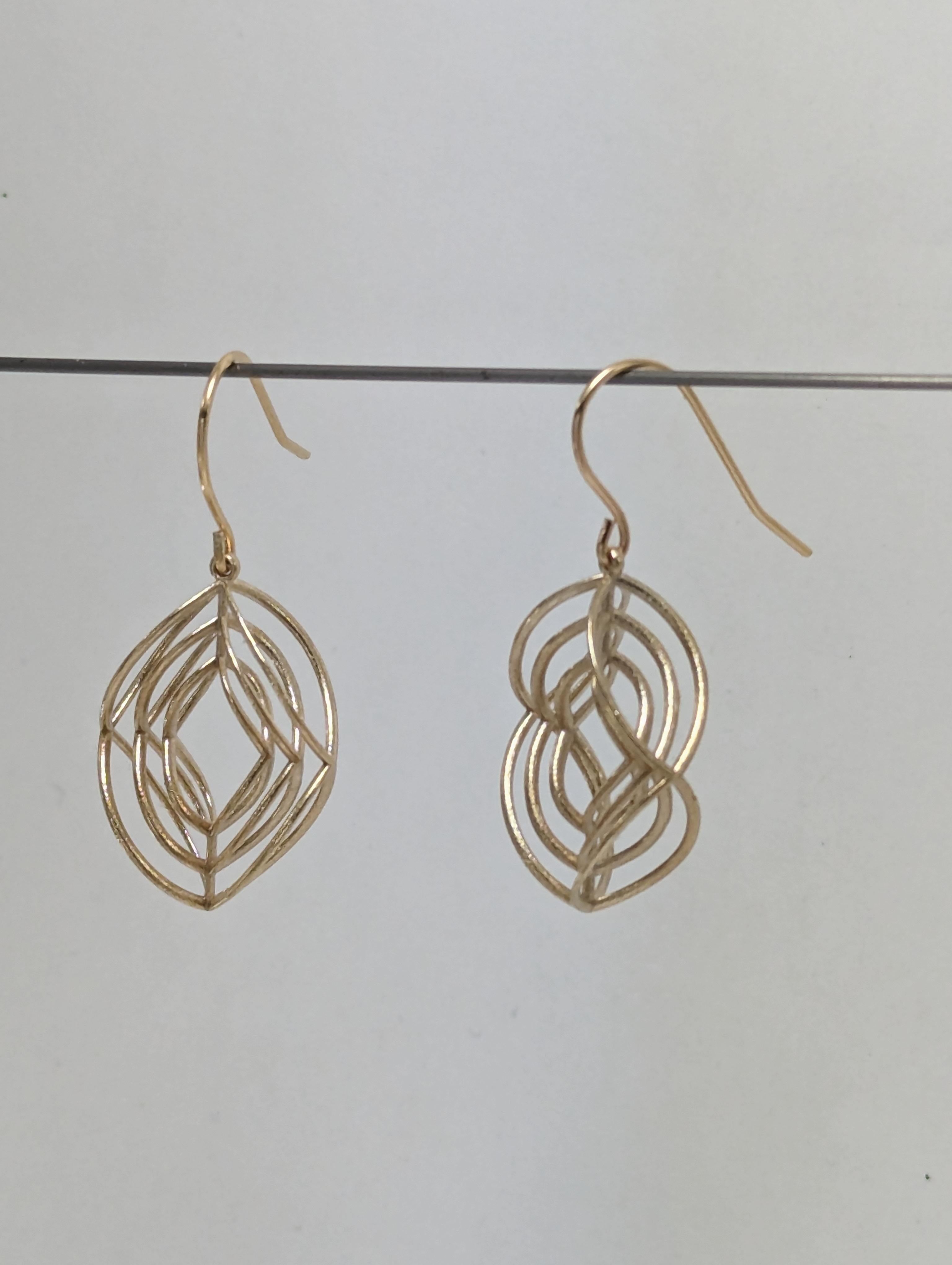 5 Karat Yellow Gold 3 Rhombus Earrings For Sale 1