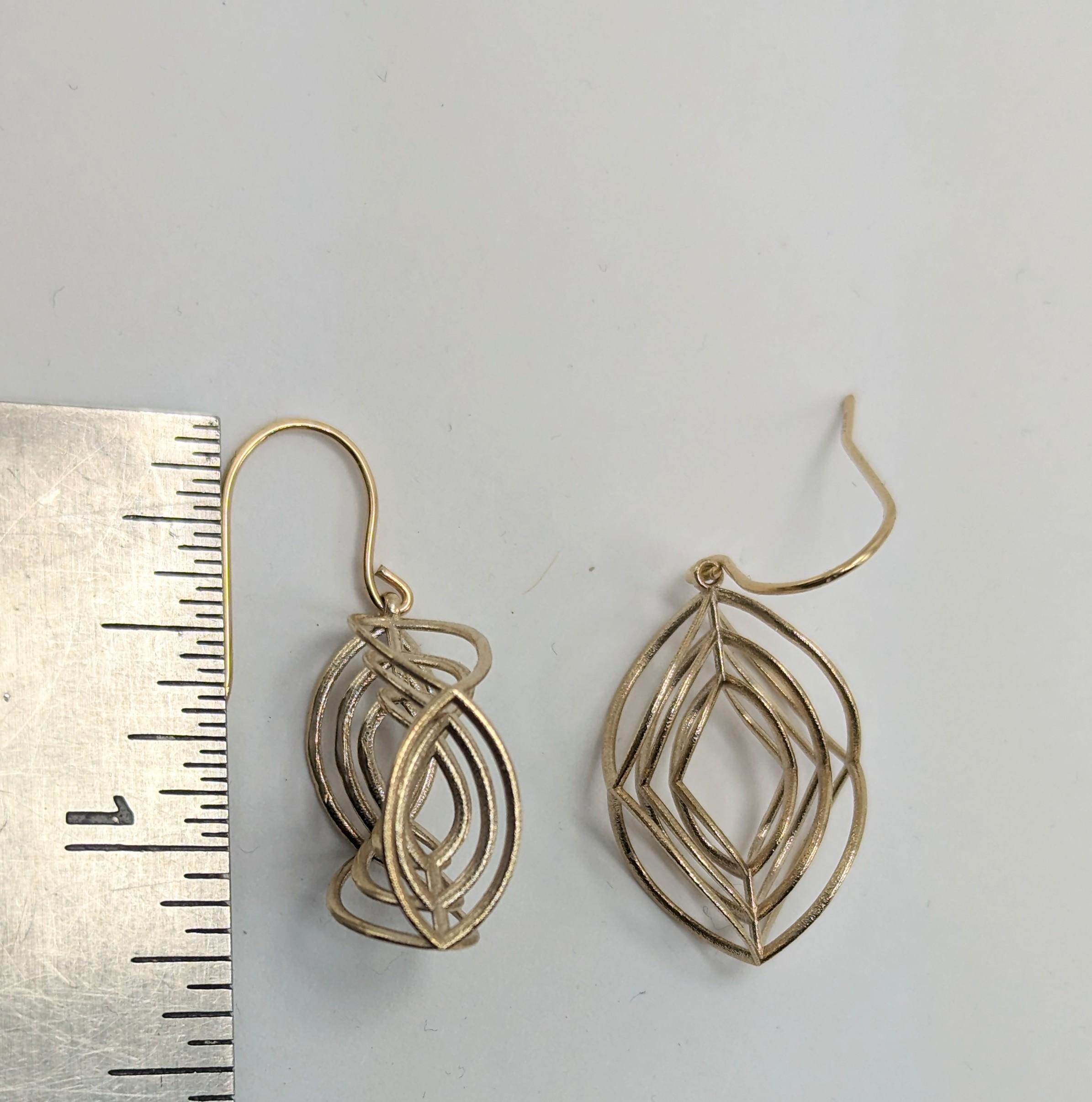 5 Karat Yellow Gold 3 Rhombus Earrings In New Condition For Sale In New York, NY