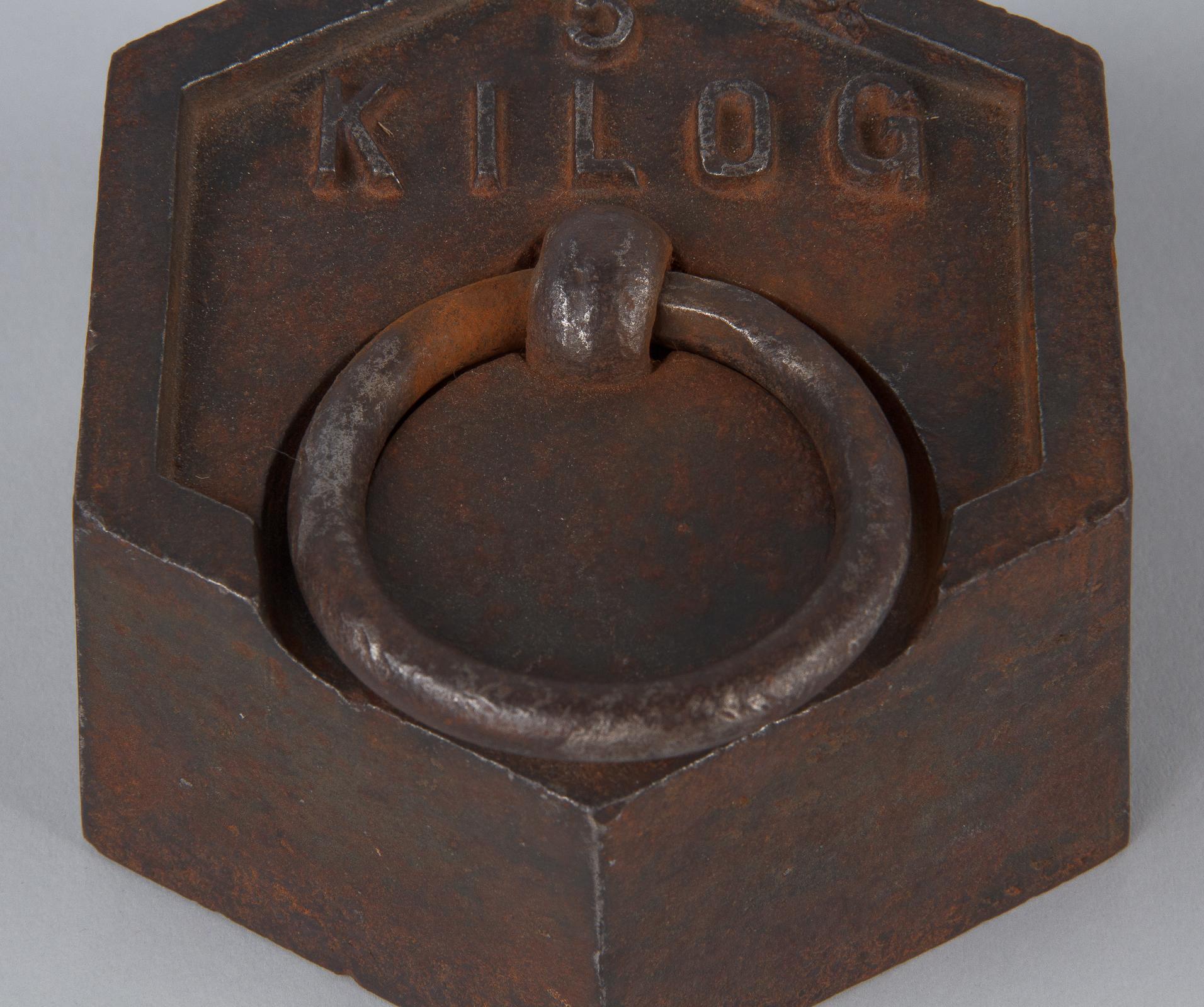 5 Kilogram Iron Scale Weight, France, Early 1900s In Good Condition In Austin, TX