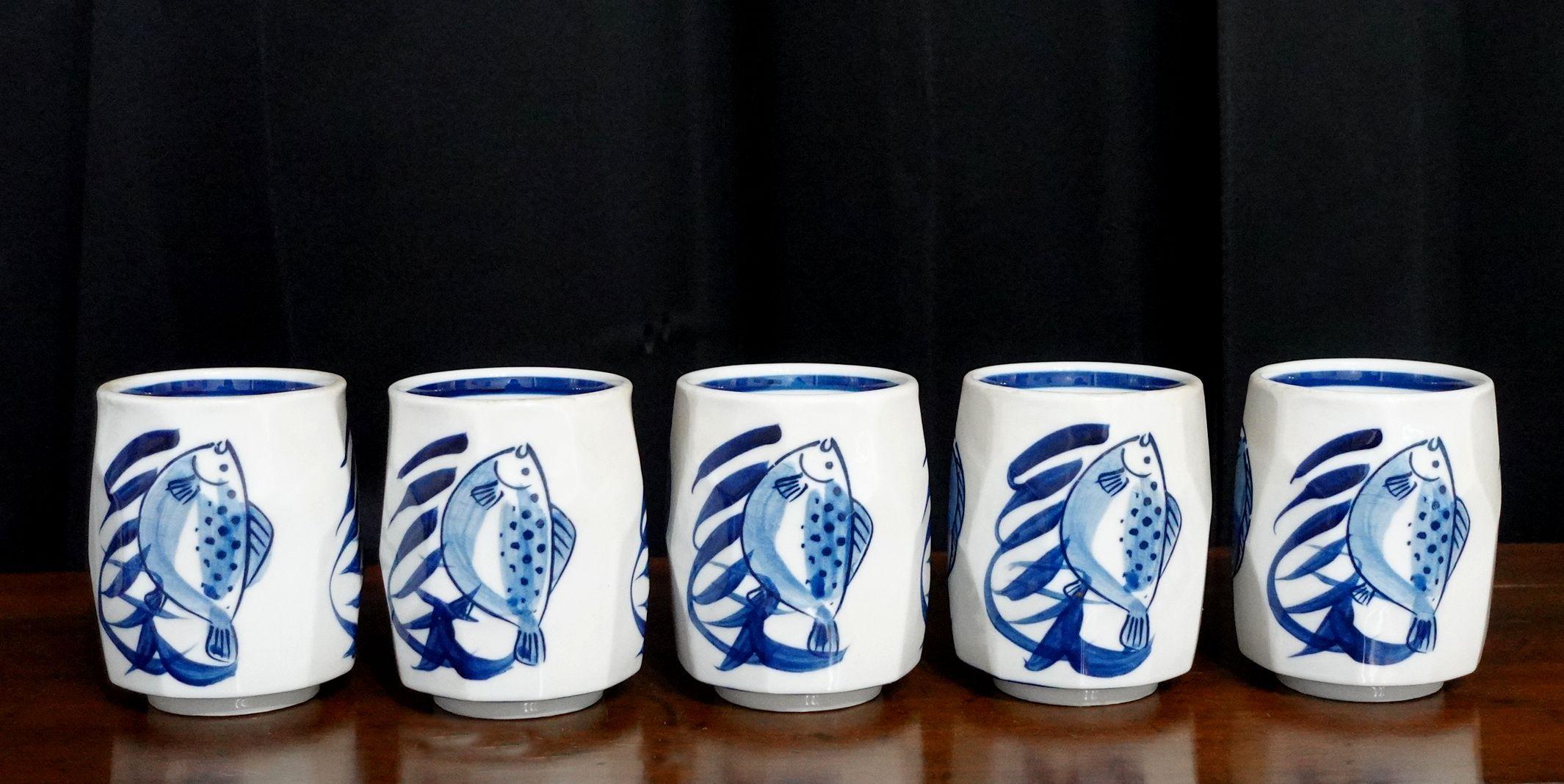 5 large Japanese blue and white tea cups of mid-century studio pottery,
depicting large fishes and shrimps.
In good original new condition and just found in the warehouse, never used before.