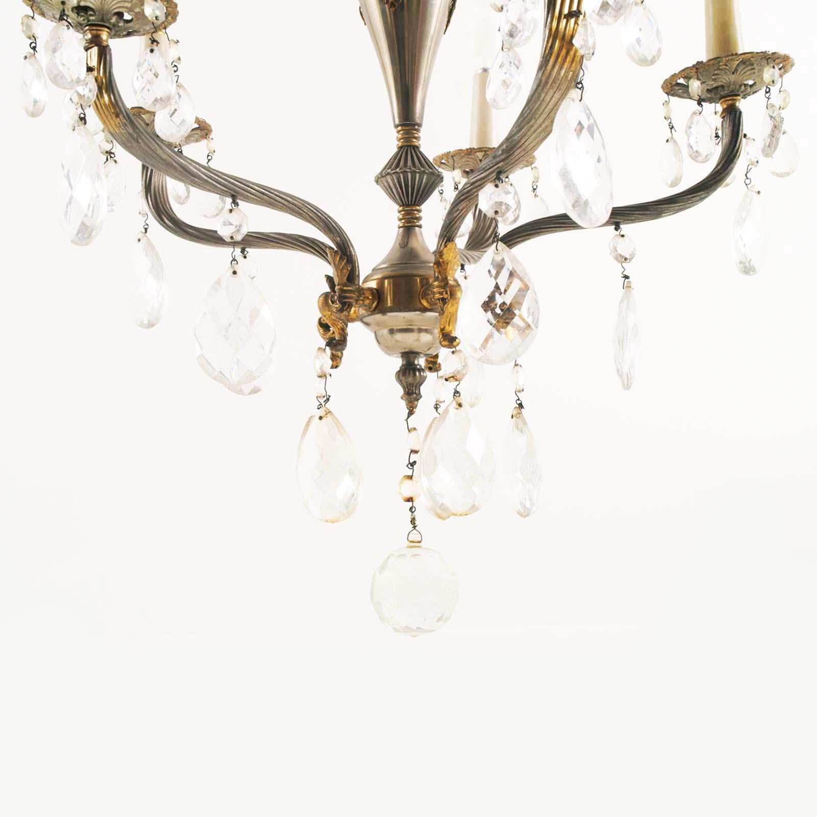 Italienischer 5-Licht-Kronleuchter aus den 40er Jahren aus vergoldeter Bronze und Swarovski-Anhängern (Vergoldet) im Angebot