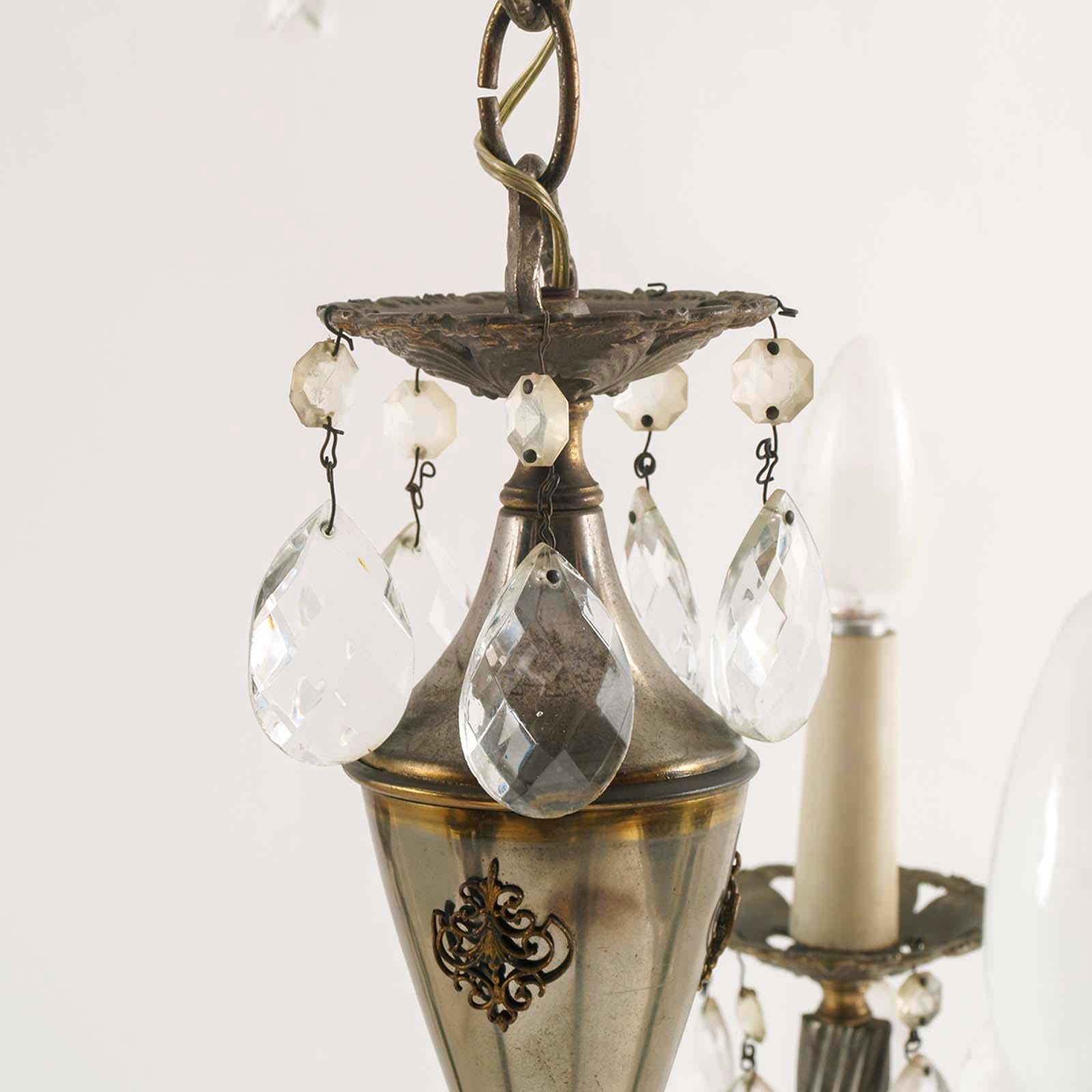 Italienischer 5-Licht-Kronleuchter aus den 40er Jahren aus vergoldeter Bronze und Swarovski-Anhängern (20. Jahrhundert) im Angebot