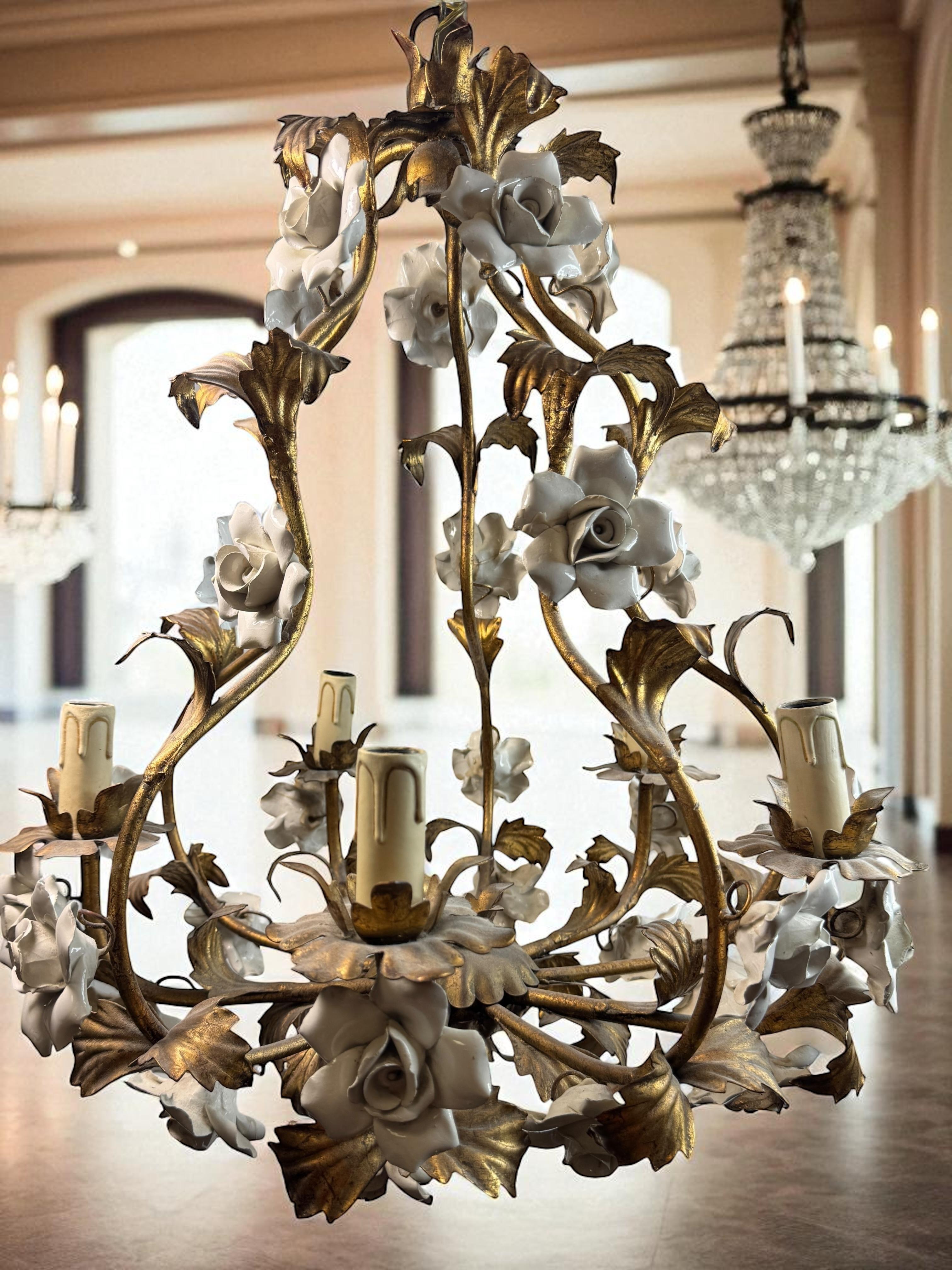 Lustre à 5 branches en céramique et doré Hollywood Regency 1940 en vente 6