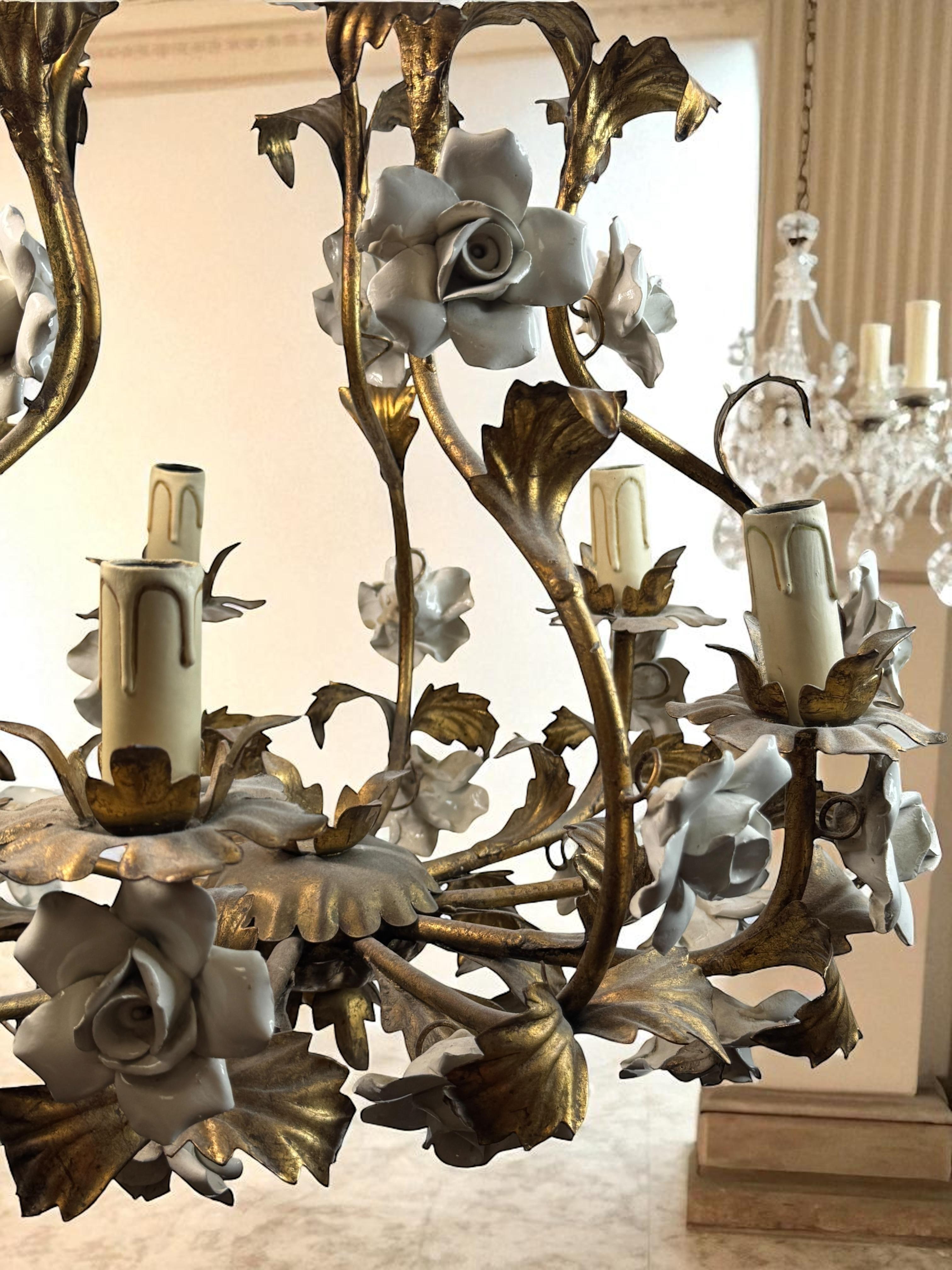 Lustre à 5 branches en céramique et doré Hollywood Regency 1940 en vente 7